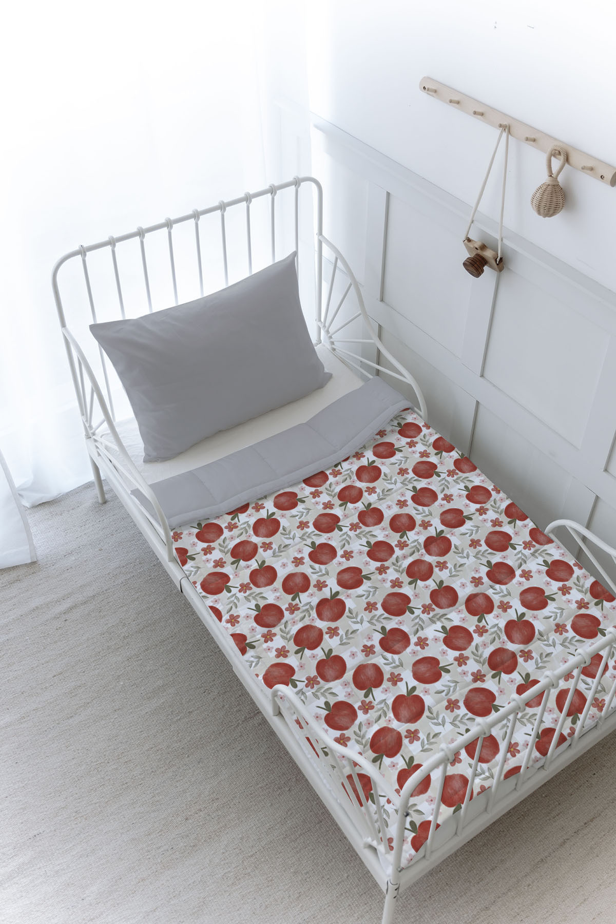 Tuğba Kuğu Organik Baskılı Bebek (100x150 Cm) Yorgan Seti - Iconic Serisi - Red Apples
