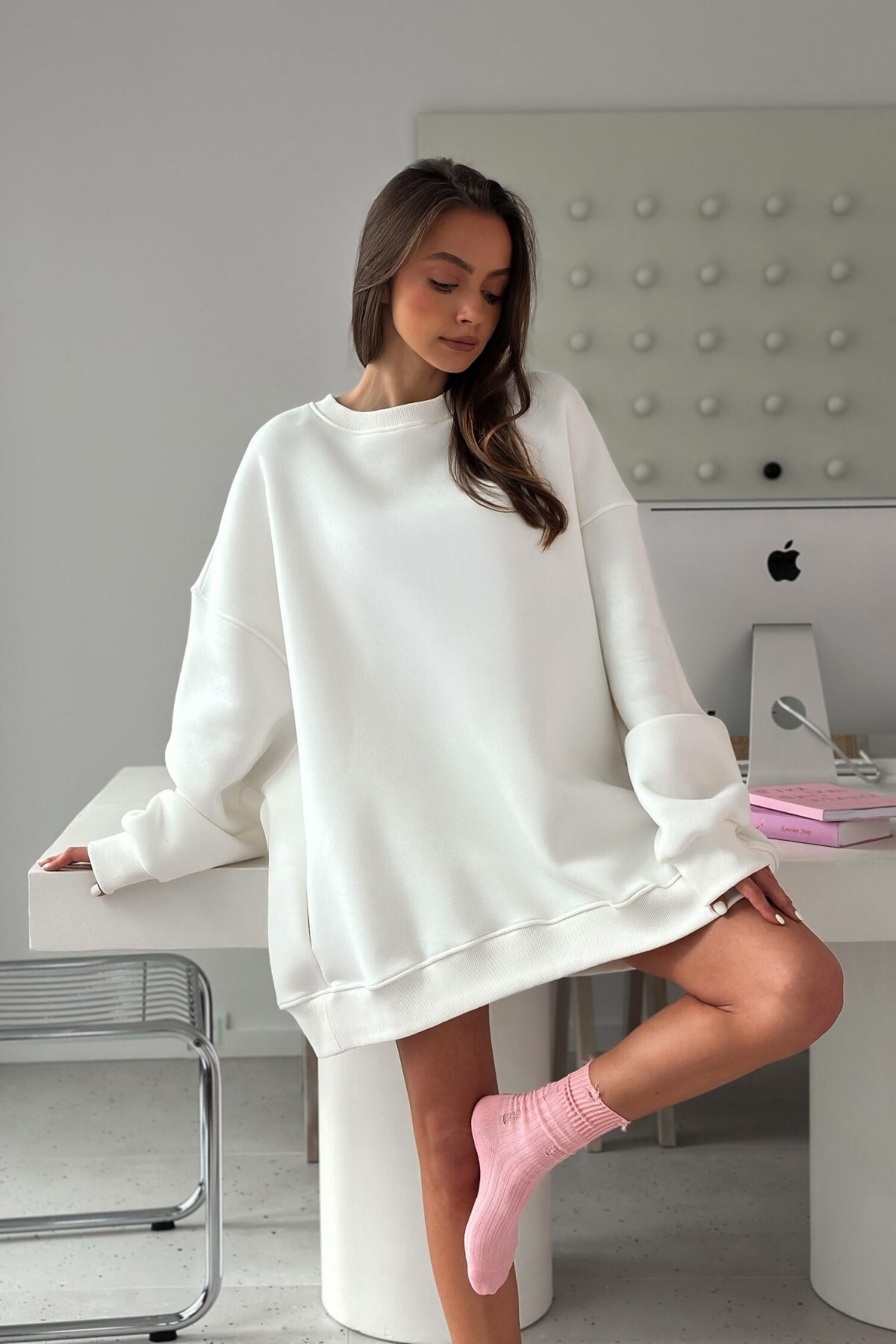 The Champ Clothing  Kadın Oversize Sweatshirt Elbise Basic Beyaz – Bisiklet Yaka, 3 İplik Şardonlu Polar - Görsel 4