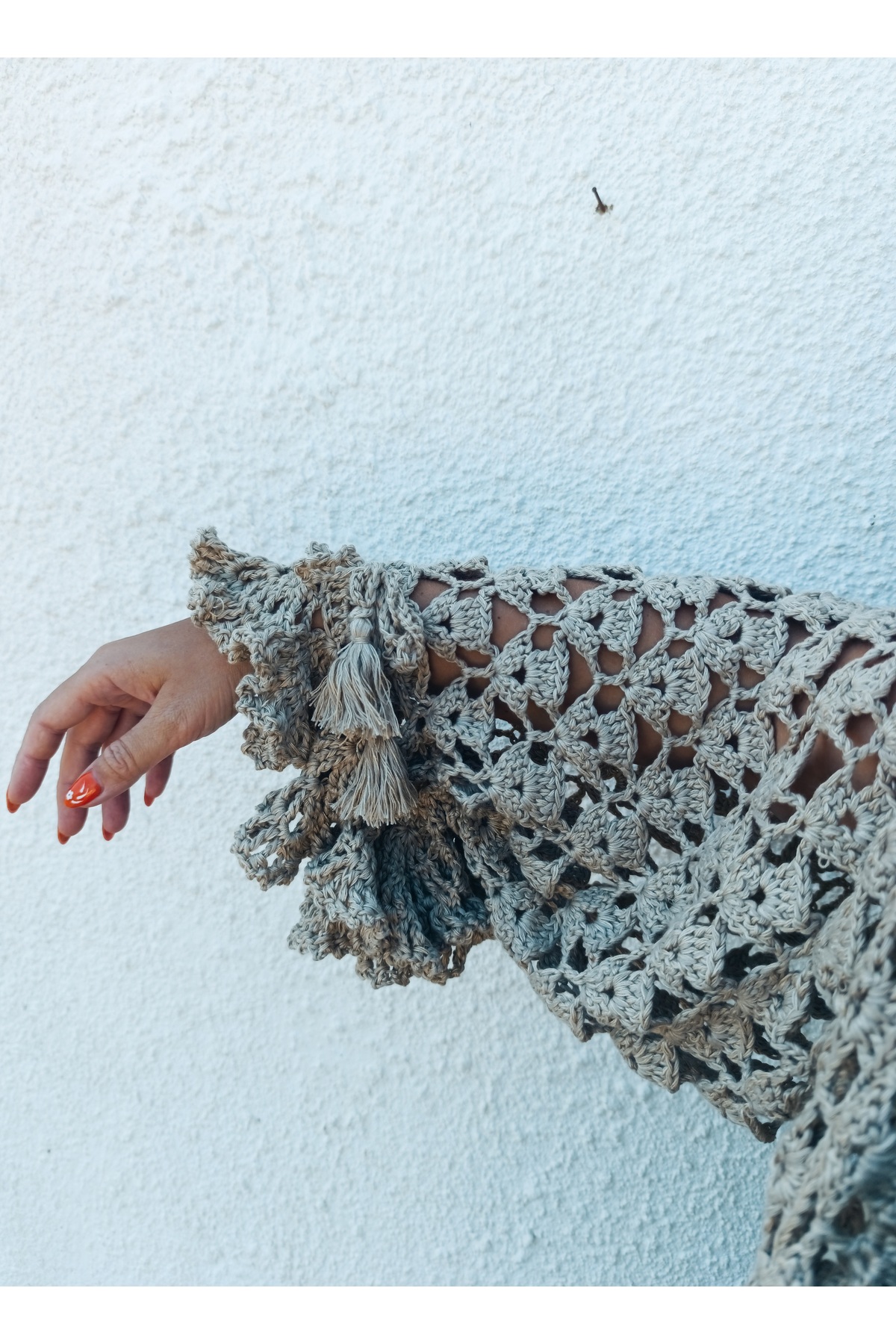 Hippybutik Toprak Tonlu Gri Bej El Örgüsü Kalın Ajur Şal/Hırka Panço Tarzı Düşük Kollu Şal görsel 5
