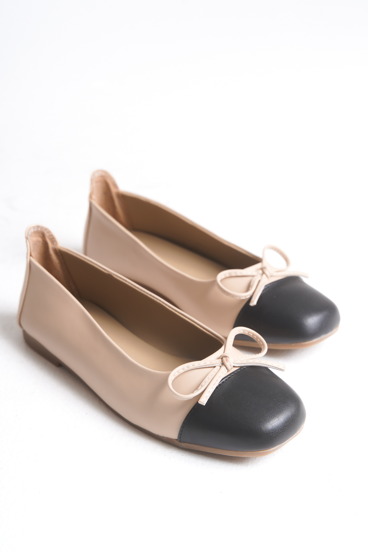 Ayakkabı Delisiyim  Bej Siyah Deri Kadın Babet Fiyonk Tokalı Yuvarlak Burun Rahat Kaymaz Tabanlı Ayakkabı Emma - Görsel 9