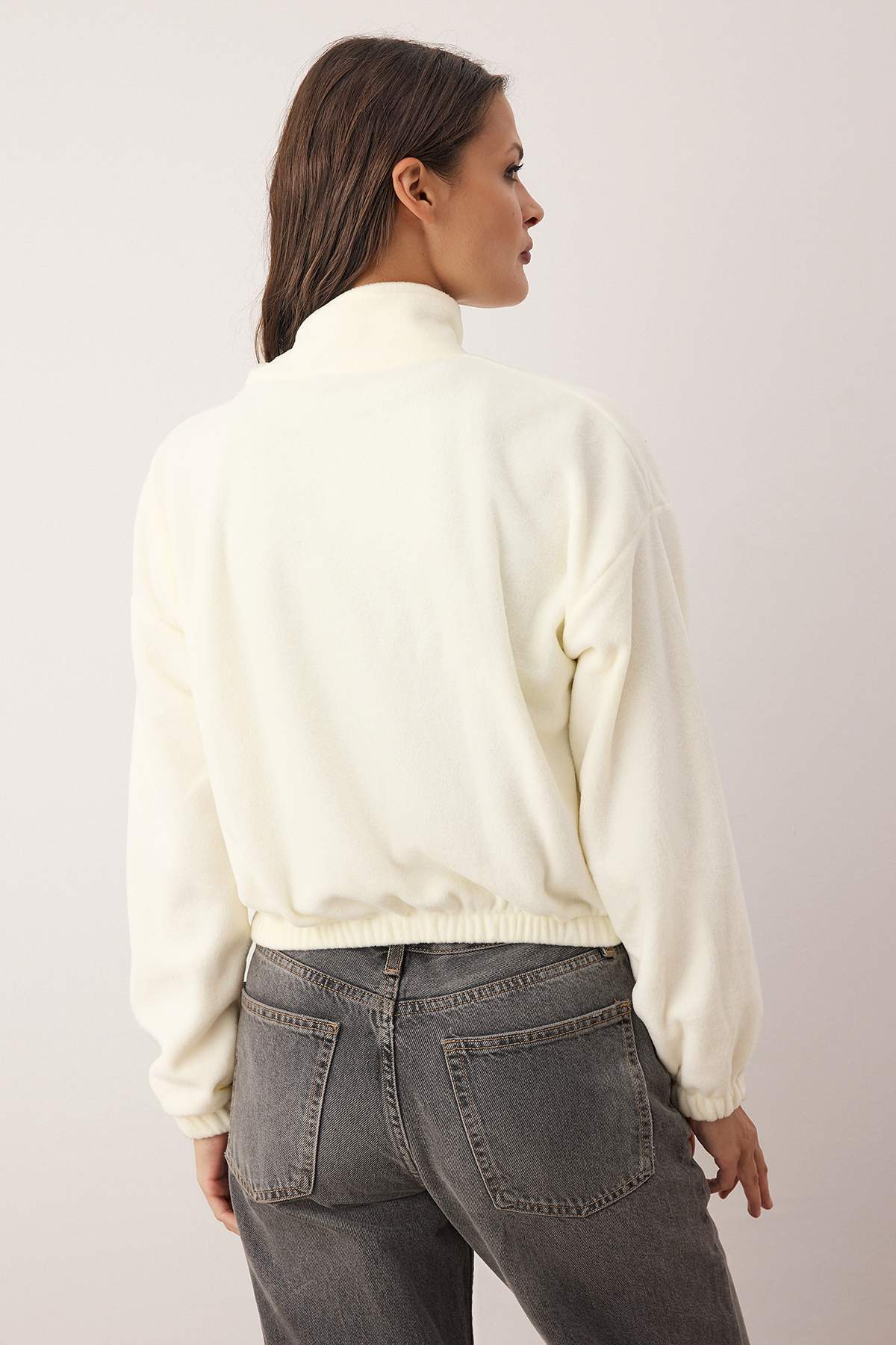 Trendyolmilla  Ekru Polar Fermuarlı Oversize/Geniş Kalıp Kalın Örme Sweatshirt TWOAW26SW00057 - Görsel 4