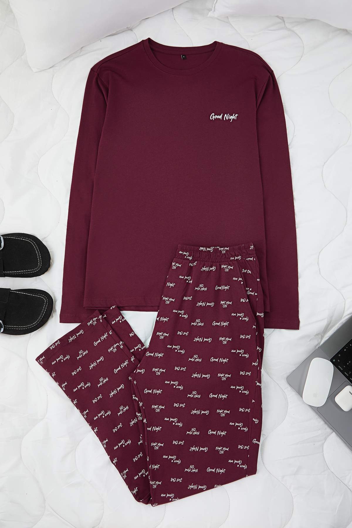 Trendyolmilla Man Bordo Regular Slogan Baskılı Örme Uzun Kol Pijama Takımı TMNAW26PT00032