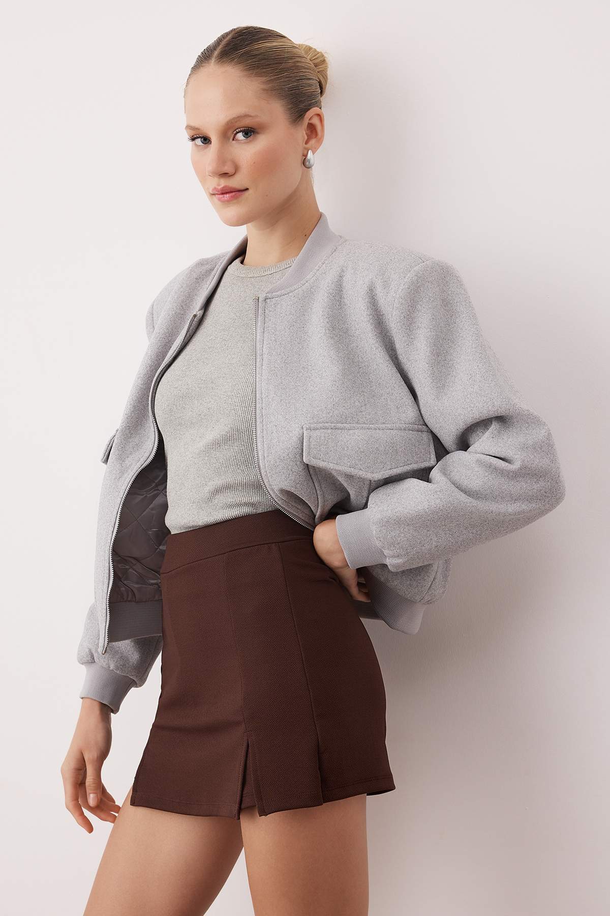 Trendyolmilla  Koyu Kahverengi Yırtmaçlı A-line/Çan Açılan Esnek Örme Mini Şort Etek TWOSS24ET00212 - Görsel 6