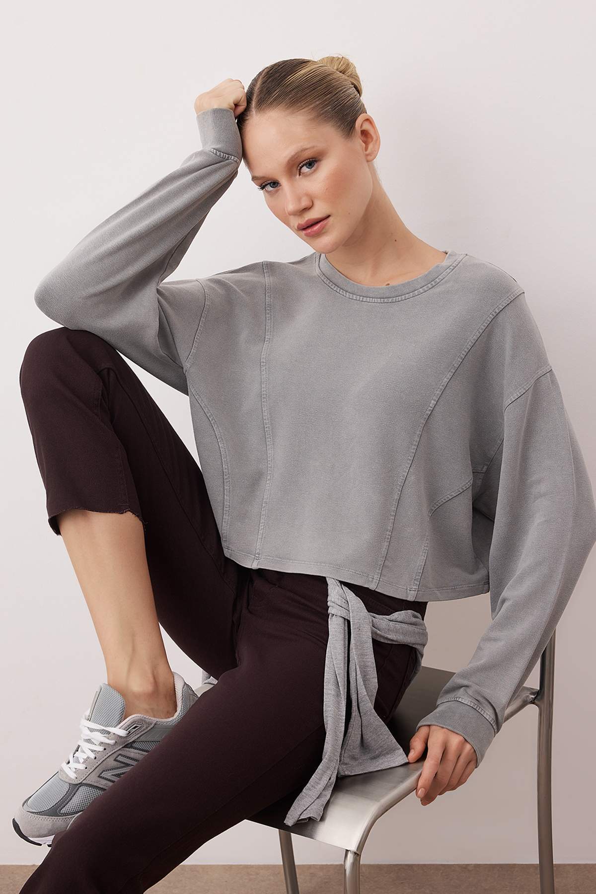 Trendyolmilla  Gri Relaxed/Rahat Kalıp Dikiş Detaylı Örme Sweatshirt TWOAW26SW00237