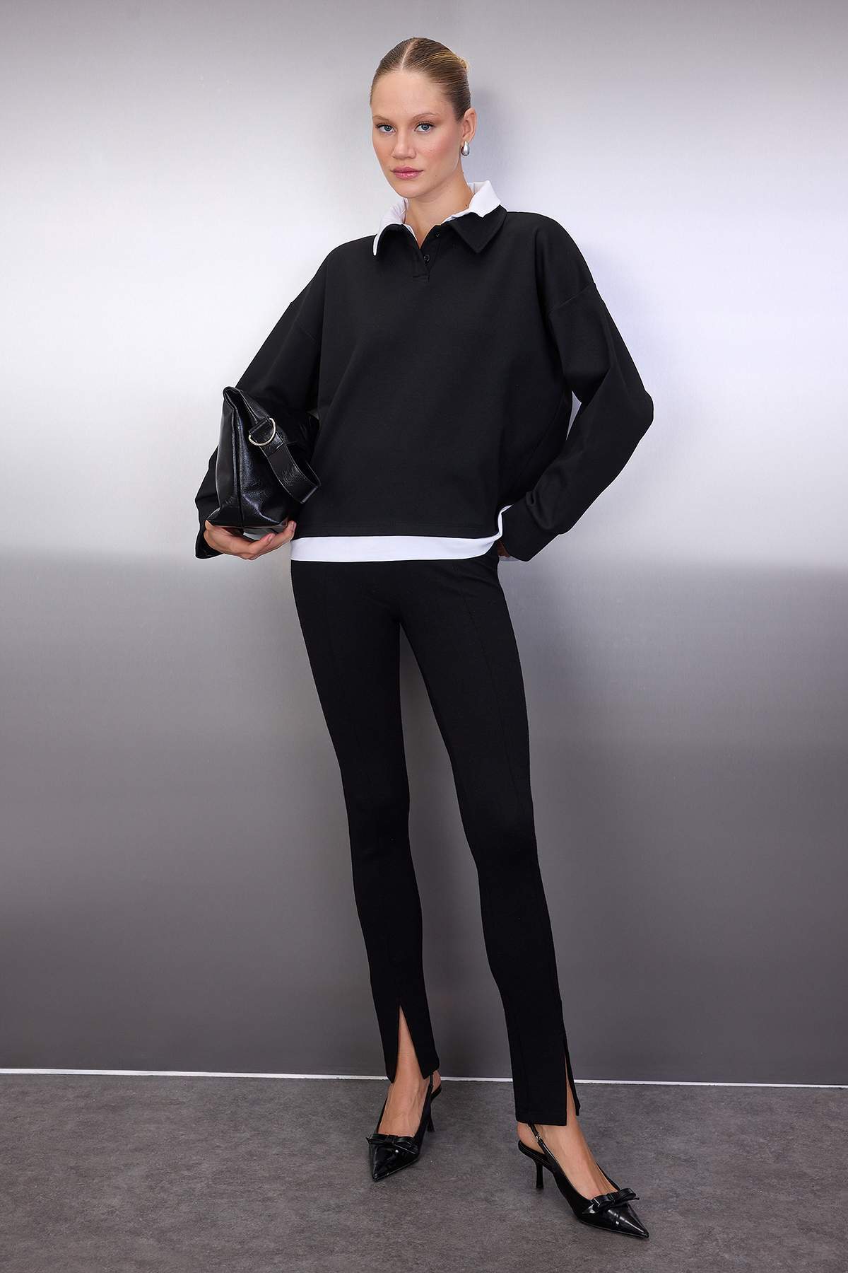 Trendyolmilla  Siyah Dokuma Garnili Polo Yaka Oversize/Geniş Kalıp Örme Sweatshirt TWOAW26SW00122 - Görsel 2