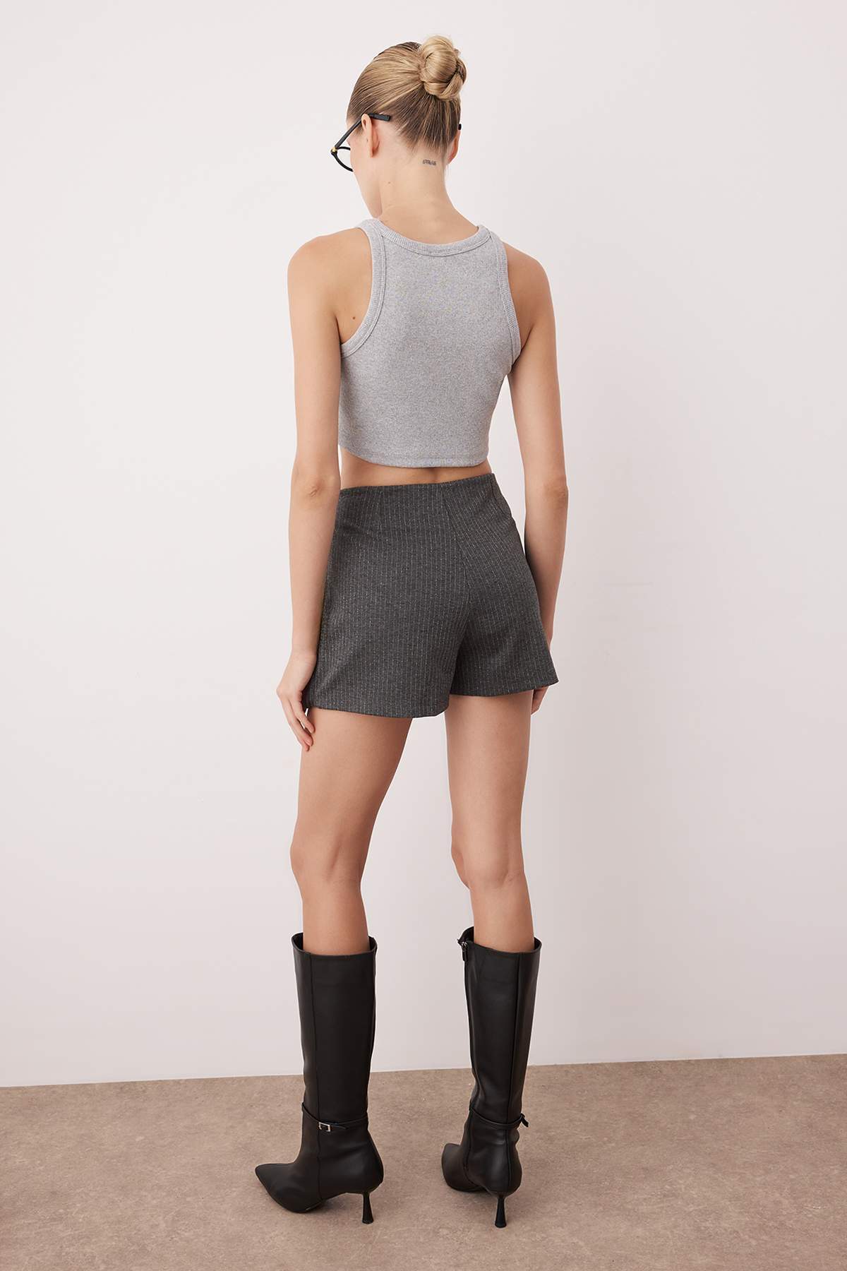 Trendyolmilla  Antrasit Volanlı Mini Örme Şort Etek TWOAW26ET00104 - Görsel 4