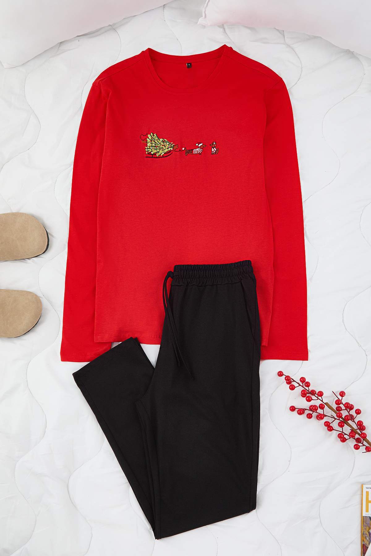 Trendyolmilla Man Kırmızı Regular Yılbaşı Temalı Örme Pijama Takımı TMNAW26PT00028