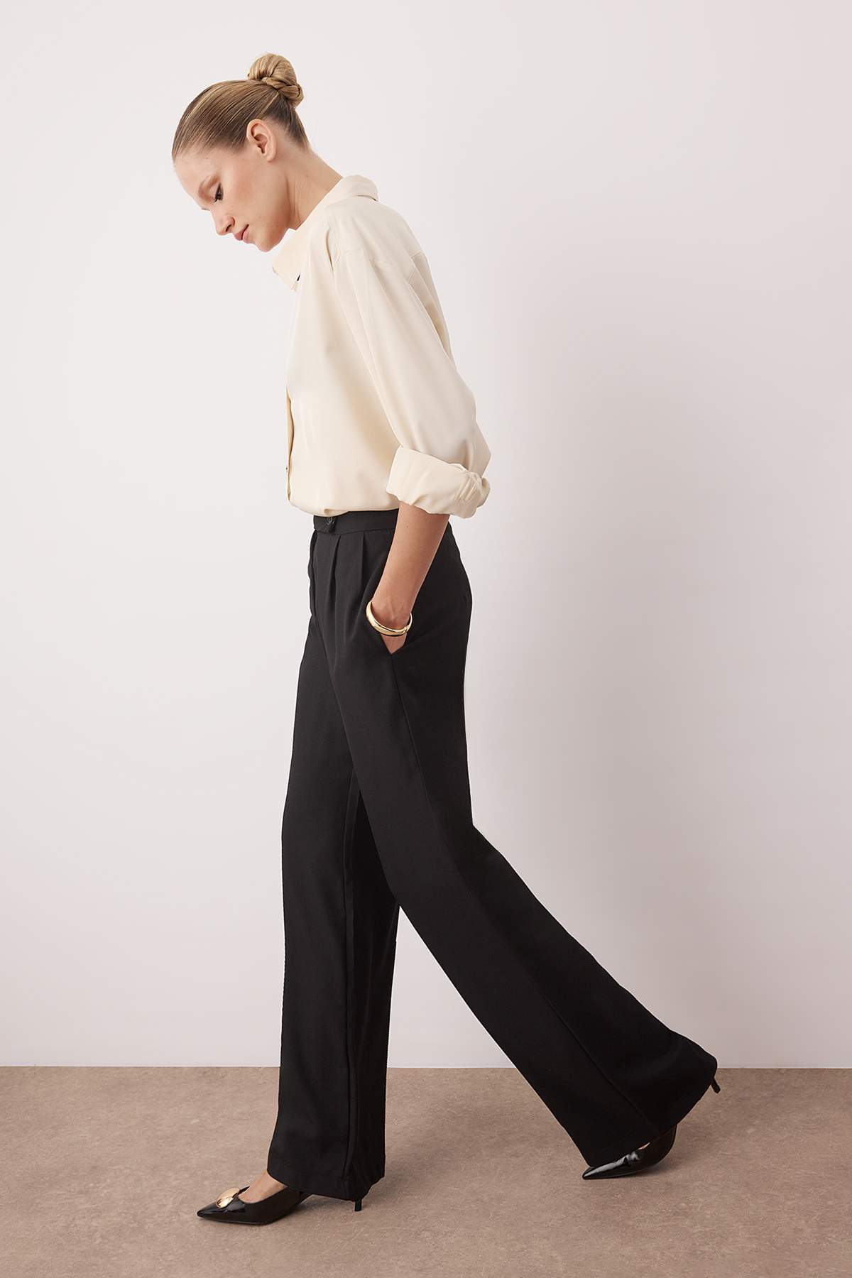 Trendyolmilla  Siyah Wide Leg/Geniş Paça Yüksek Bel Pantolon TWOAW26PL00036 - Görsel 3