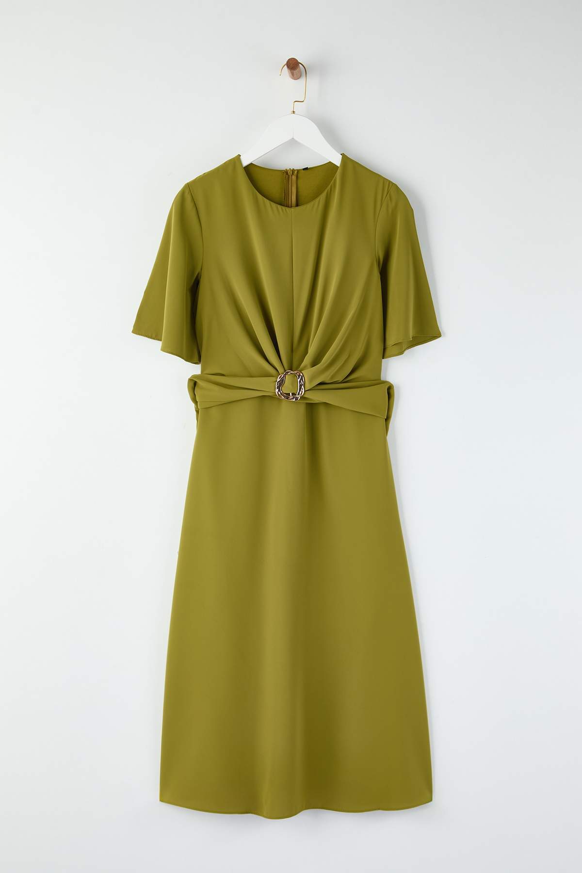 Trendyol Collection Ölgrünes, schlichtes, detailliertes Midi-Webkleid mit Acc...