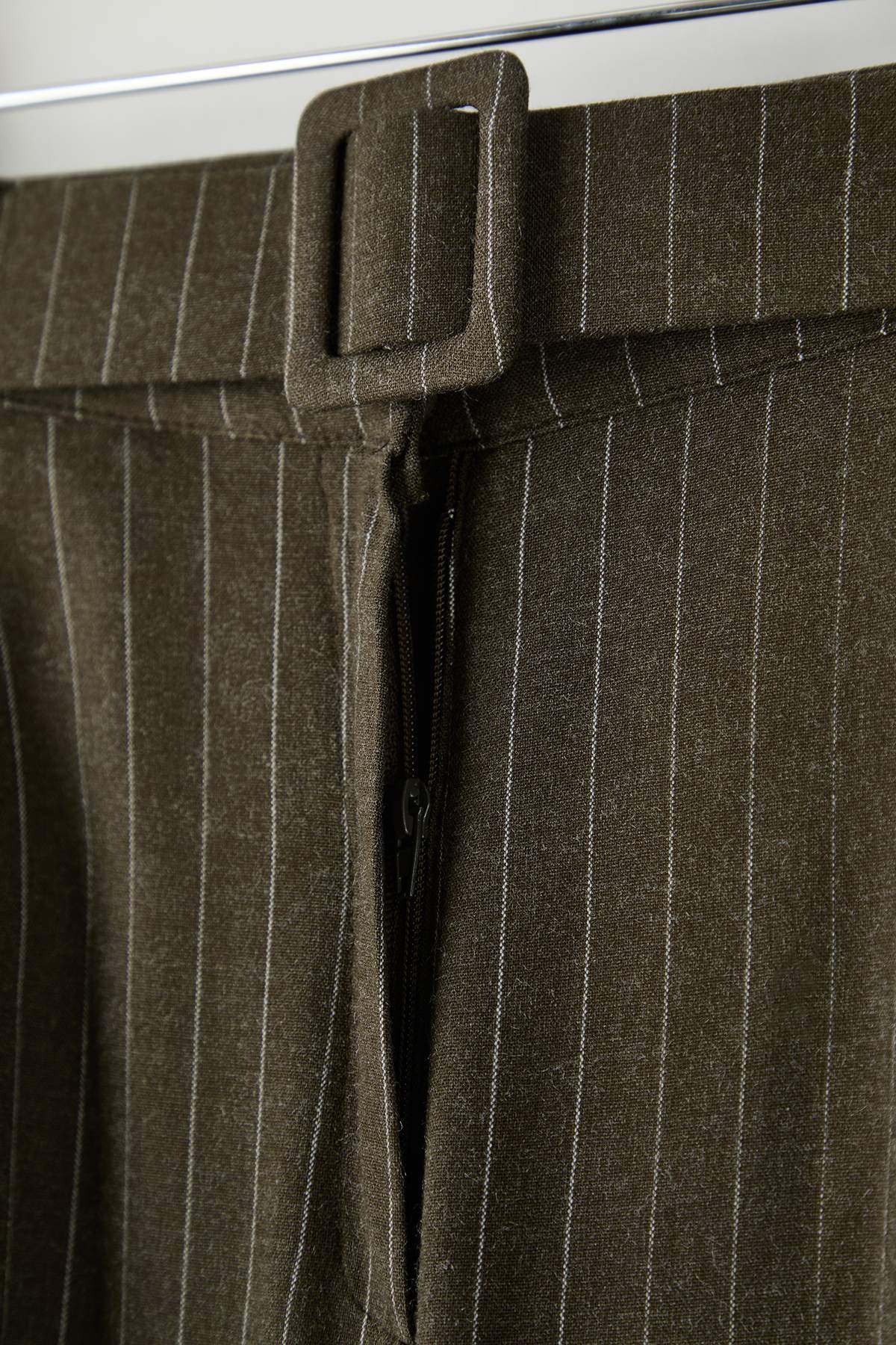 Trendyolmilla  Haki Kemerli Çizgili Dokuma Geniş Paça Pantolon TWOAW26PL00083 - Görsel 6