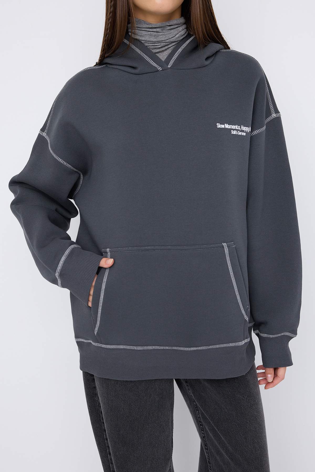 Trendyolmilla  Teen Antrasit Baskılı Yıkamalı Overszie/Geniş Kalıp Kapüşonlu Örme Sweatshirt TWOAW26SW00173 - Görsel 3