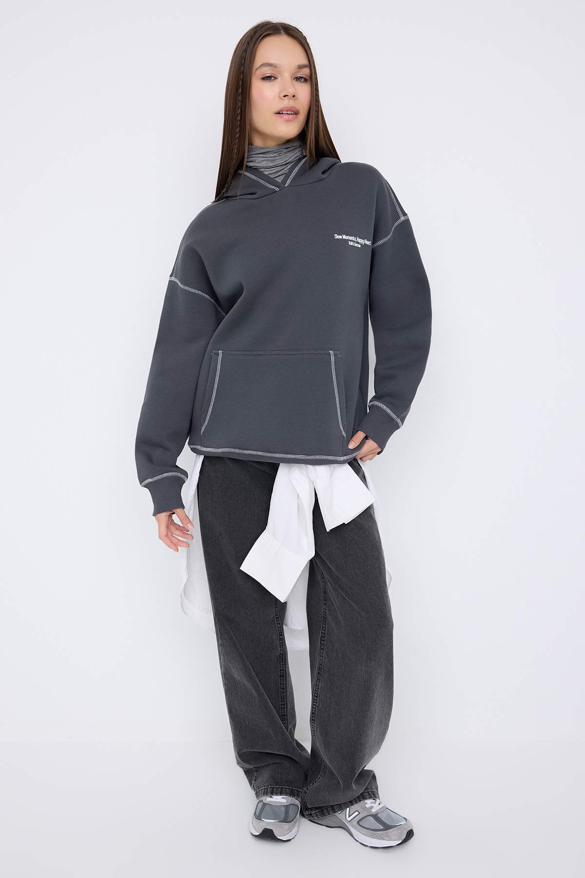 Trendyolmilla  Teen Antrasit Baskılı Yıkamalı Overszie/Geniş Kalıp Kapüşonlu Örme Sweatshirt TWOAW26SW00173 - Görsel 2