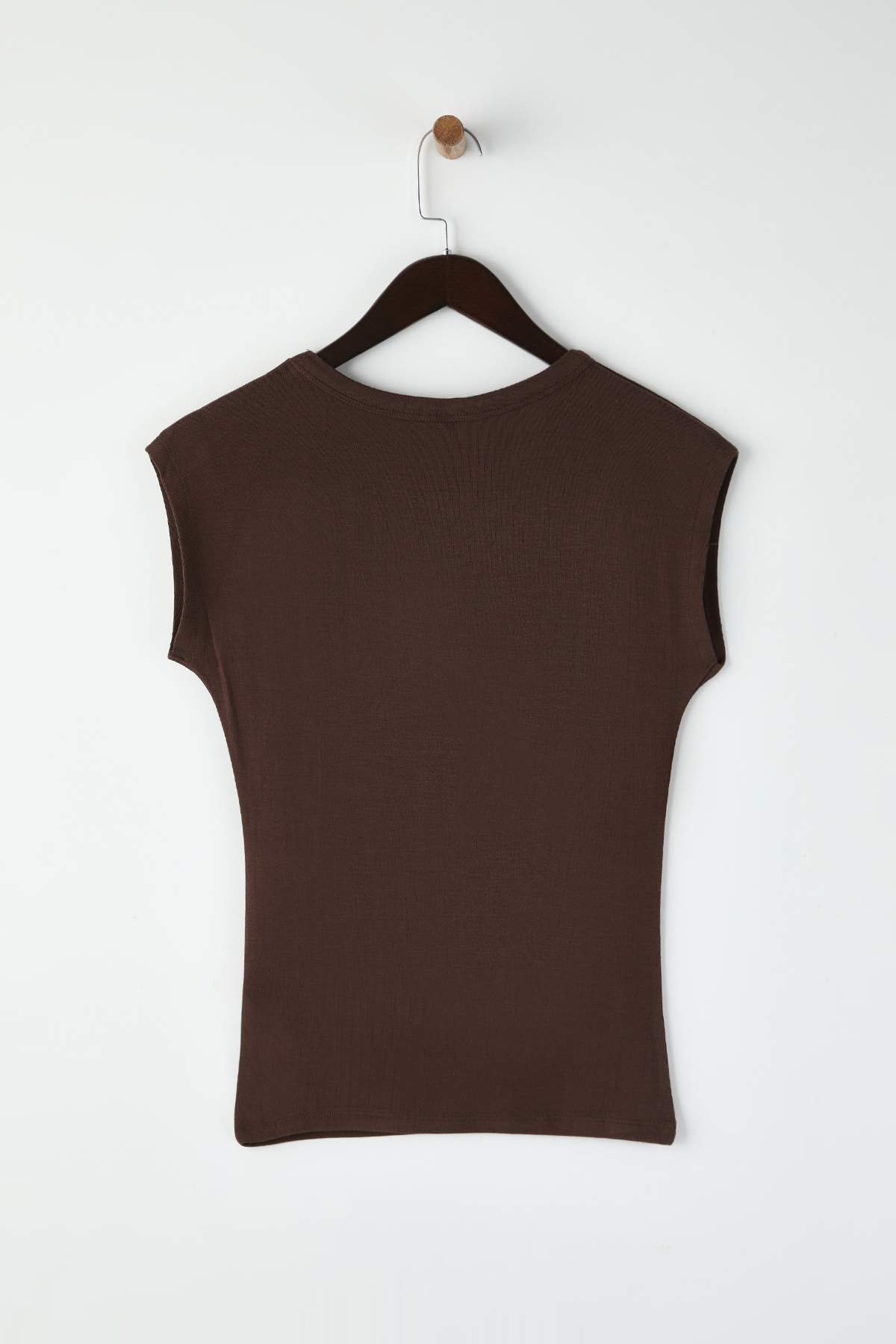 Trendyolmilla  Kahverengi Renk Bloklu Viskoz/Yumuşak Kumaş Fitted/Vücuda Oturan Esnek Örme Bluz TWOSS23BZ00992 - Görsel 7