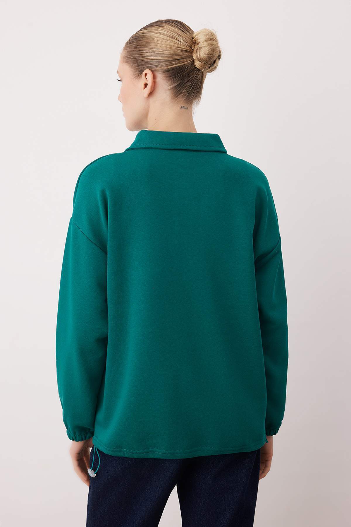 Trendyolmilla  Zümrüt Yeşili Yarım Pat Fermuarlı Nakışlı Oversize/Geniş Kalıp Örme Sweatshirt TWOAW26SW00191 - Görsel 4