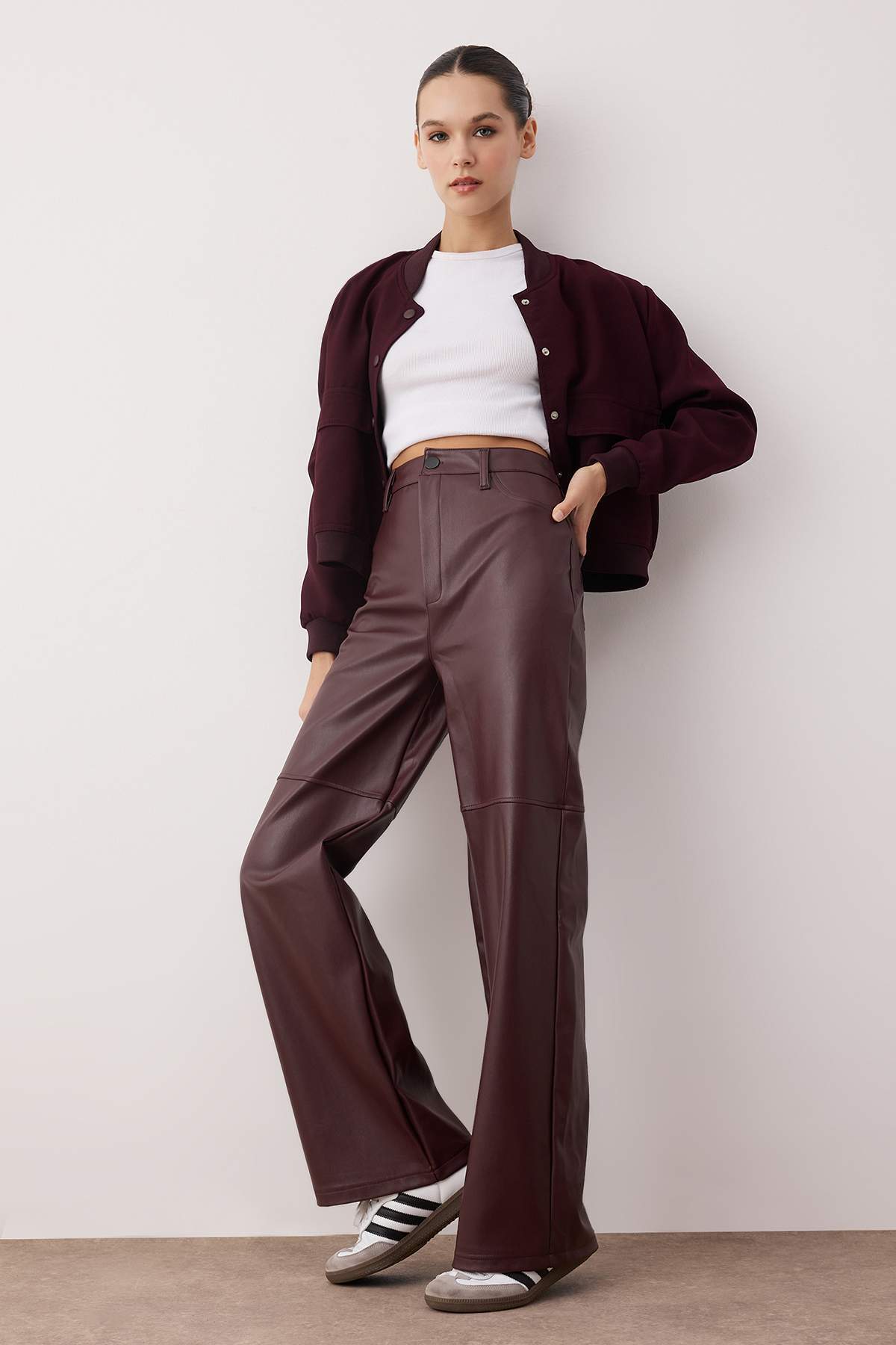 Trendyol Collection Entspannt/Ruhig Gerade/Rohrbeinform Nähdetails Hose TWOAW26PL00097