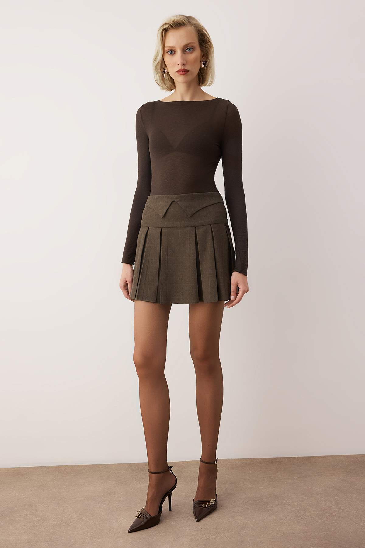 Trendyolmilla  EXCLUSIVE Özel Koleksiyon Vizon Ekoseli Bel Detaylı Piliseli Kısa Etek TWOAW26ET00134 - Görsel 3