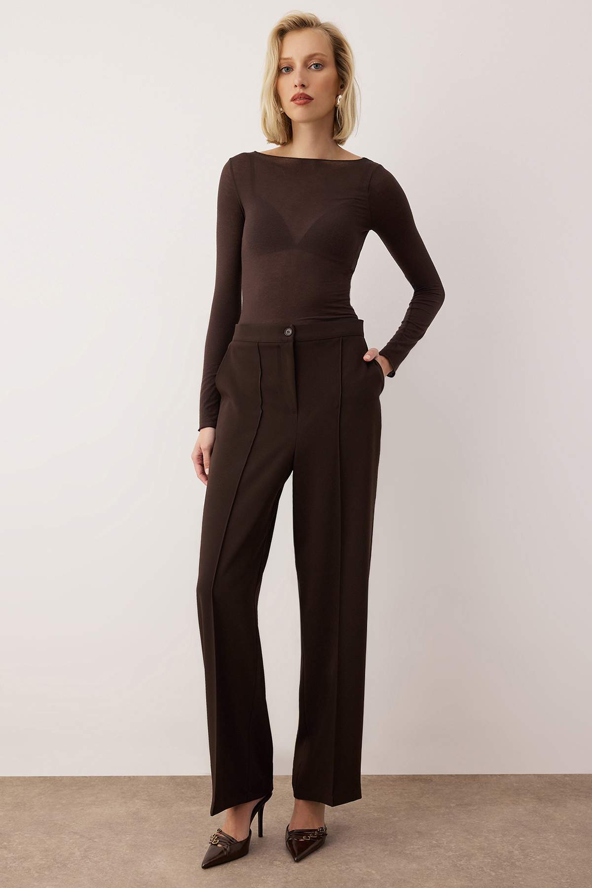 Trendyolmilla  EXCLUSIVE Özel Koleksiyon Dökümlü Kahverengi Nervürlü Wide Leg/Geniş Paça Pantolon TWOAW26PL00118 - Görsel 2