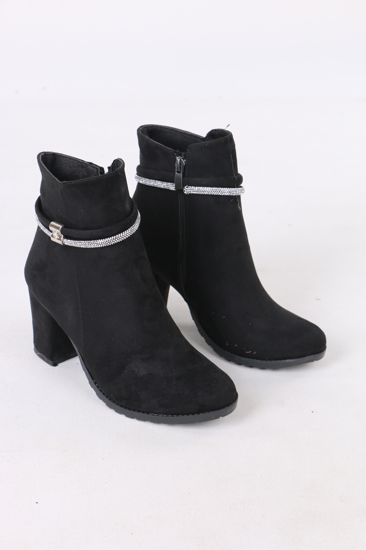 Weynes Жіночі чорні замшеві черевики на підборах 7 см з камінцями на щиколотці WSB10182