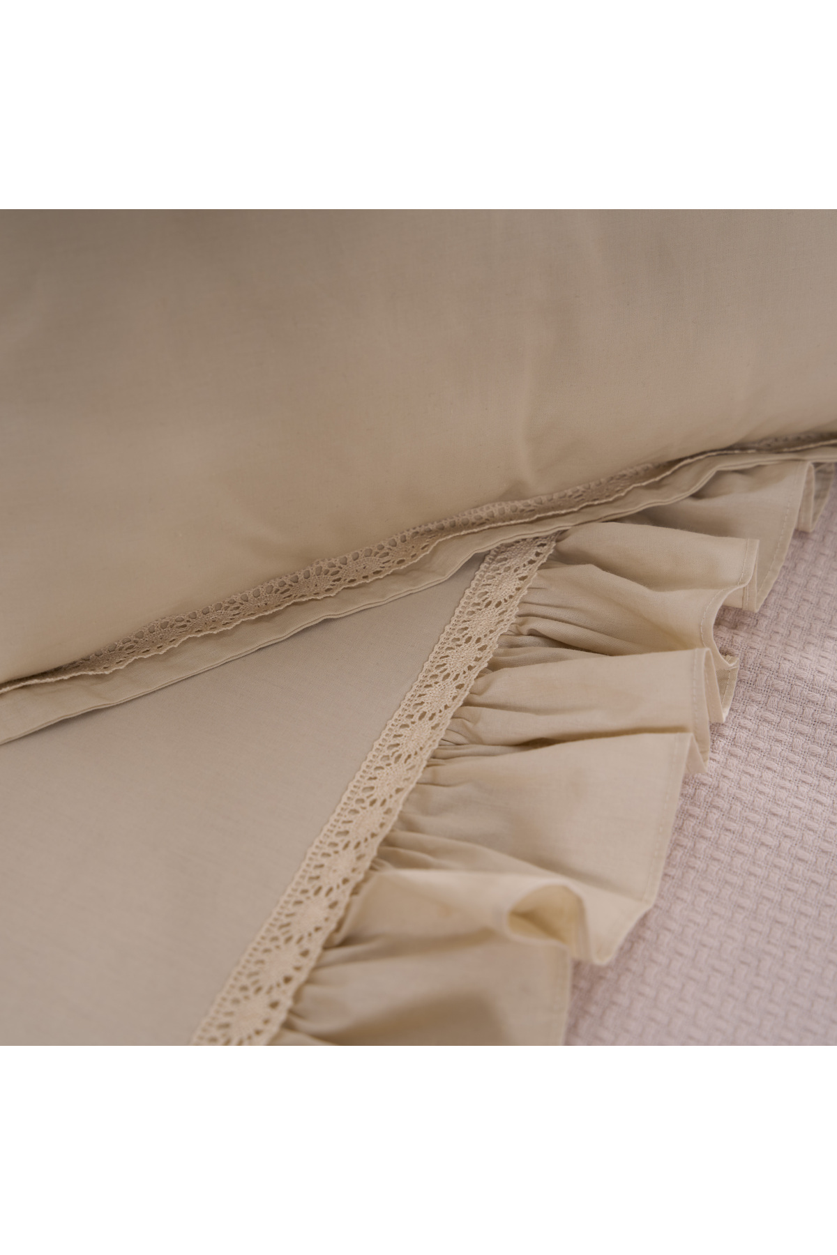 SALLHOMEE Krem Fırfırlı Dantel Detaylı Pike Takımı fotoğrafı 3 (önizleme)