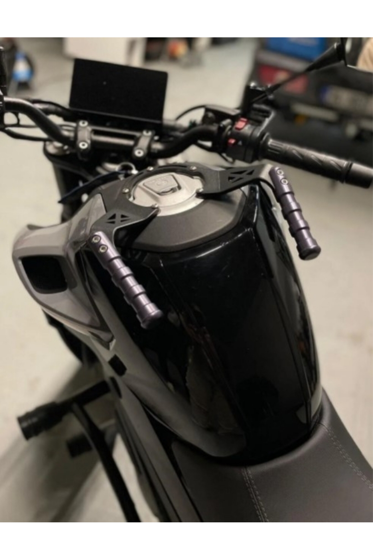 AGM SPECİAL CFMOTO 250SR(2020-24) - 450SR(2023-24) - 250NK(2023-25) Depo Üstü Artçı Tutamağı