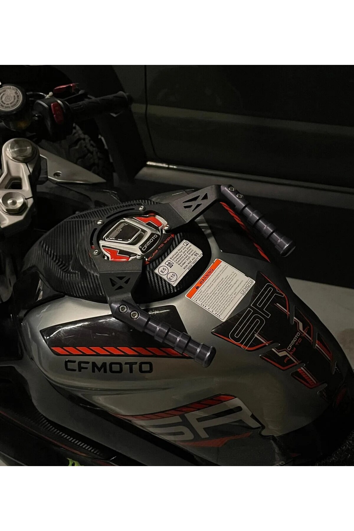 AGM SPECİAL CFMOTO 250SR(2020-24) - 450SR(2023-24) - 250NK(2023-25) Depo Üstü Artçı Tutamağı
