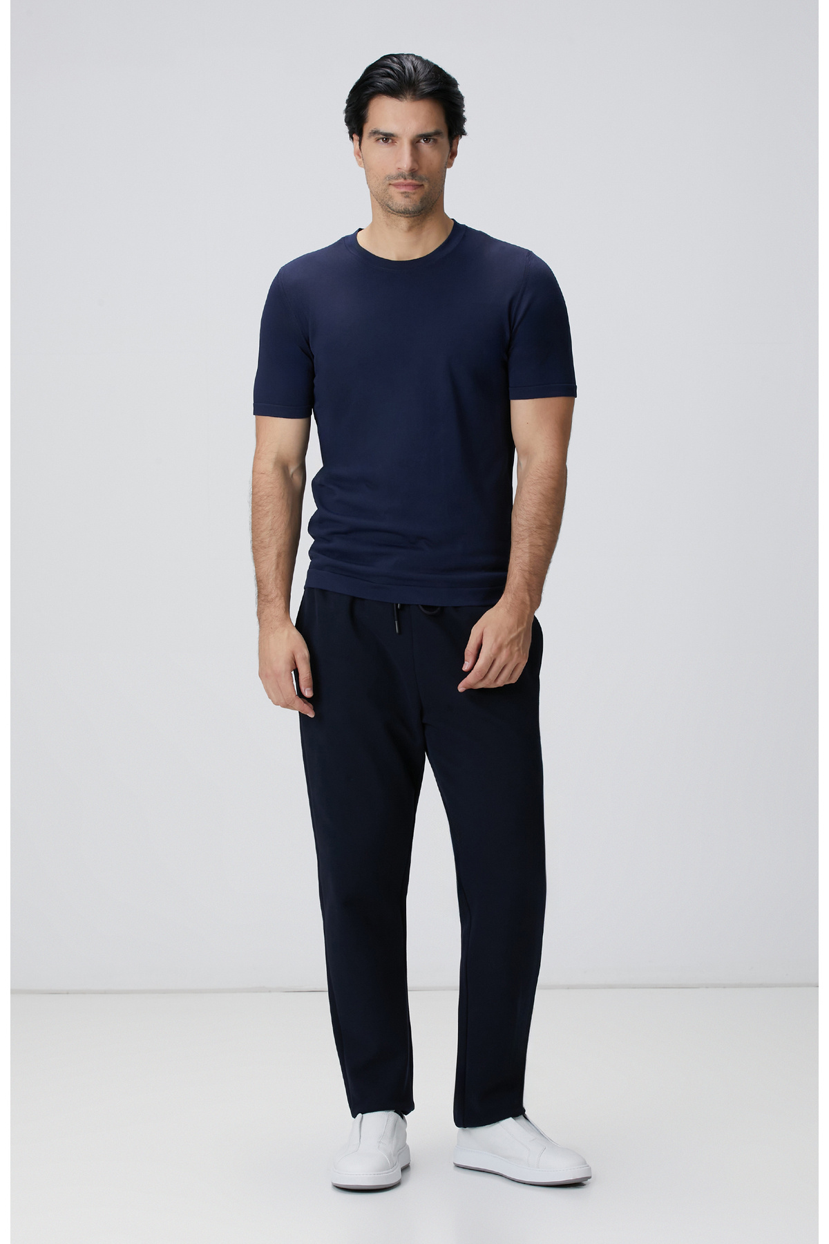 نتورک شلوار ورزشی با جیب کنار پا لوله‌ای سرمه‌ای رنگ