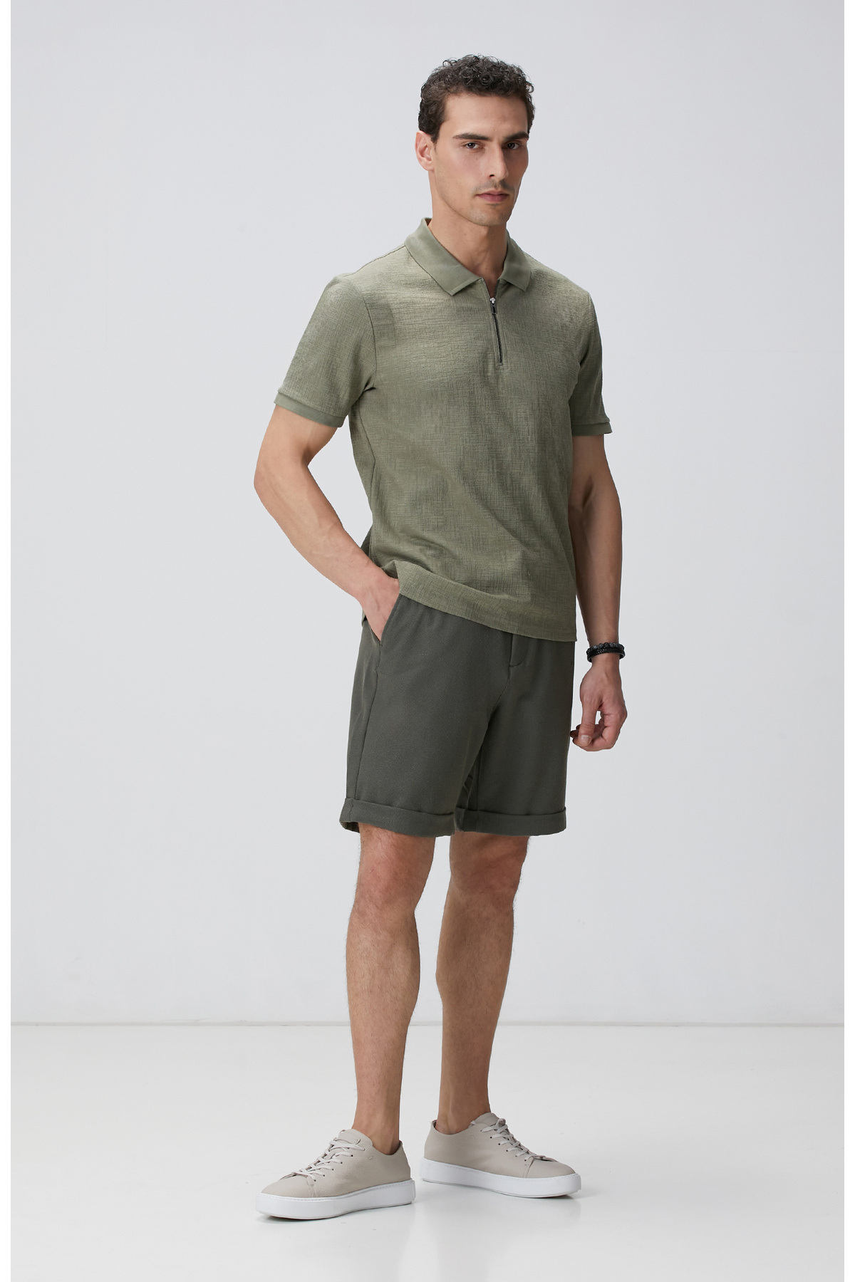 نتورک شلوارک طرح‌دار خاکی سیرساکر