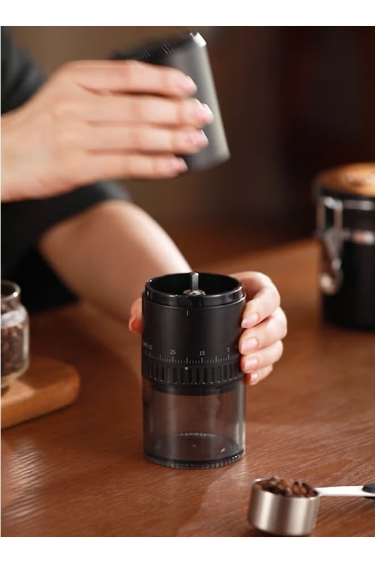 مطحنة قهوة كهربائية محمولة قابلة للشحن أسود USB C...