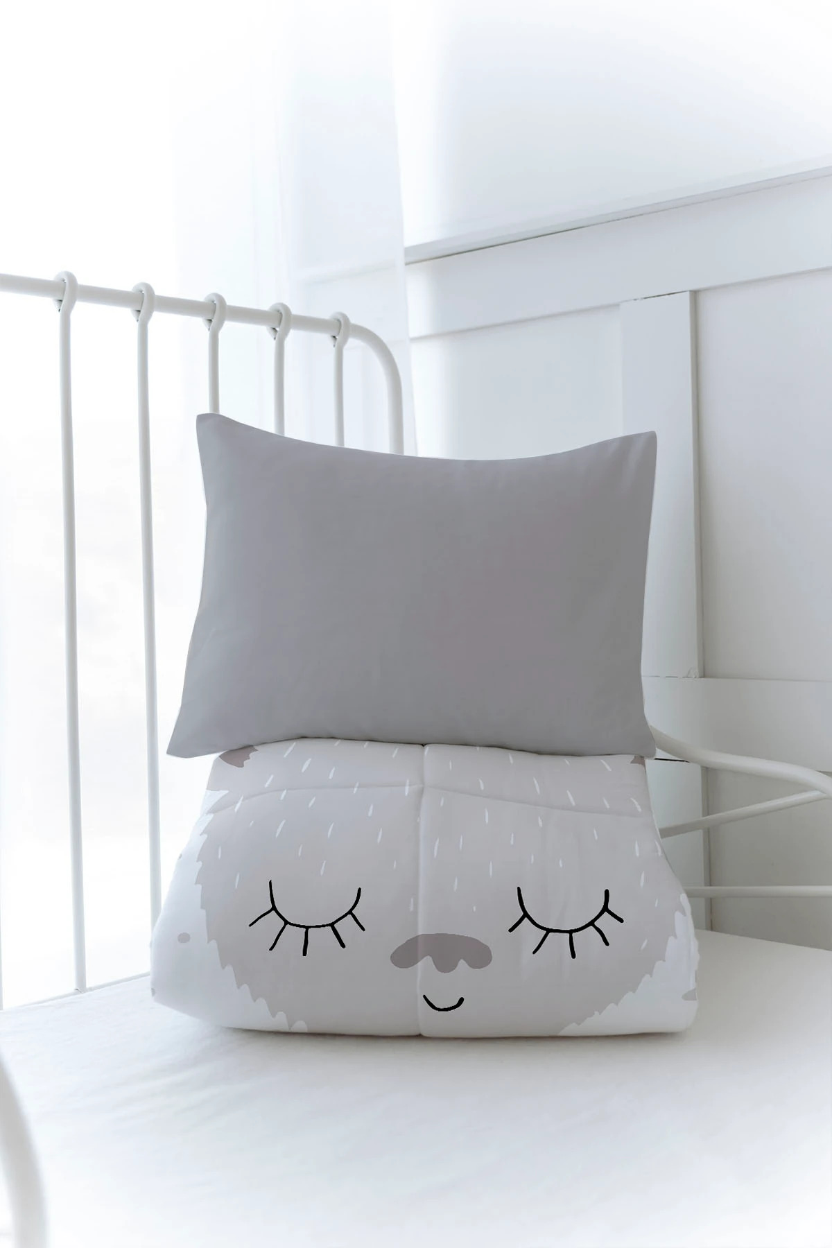 Tuğba Kuğu Organik Baskılı Montessori (100x200) Yorgan Seti - Iconic Serisi - Kahverengi Kulaklı Ayıcık fotoğrafı 3 (önizleme)