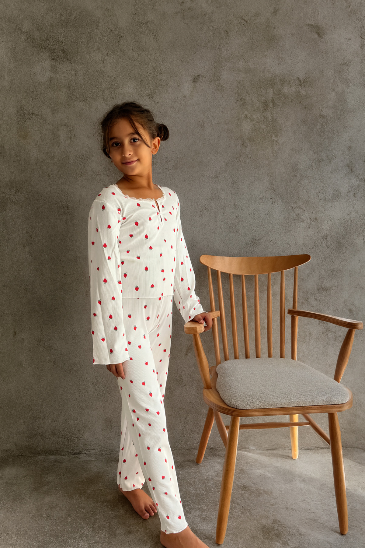 Eloria Fashion Kız Çocuk Çilek Baskılı Uzun Kollu Şirin Yumuşak Pijama Takımı fotoğrafı 2 (önizleme)