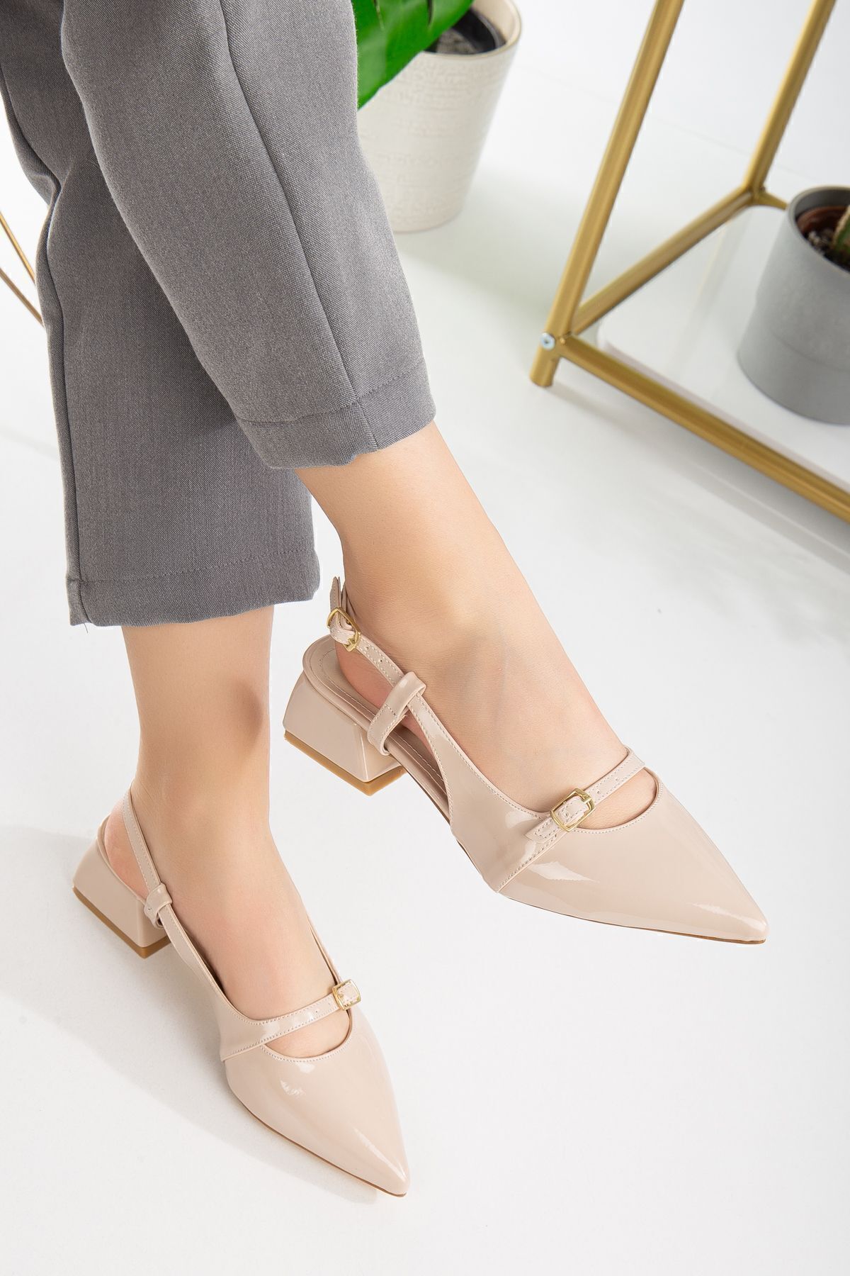 DİORİN  Kadın Mary Jane Bej Rugan Arkası Açık Sivri Burunlu Baretli Kısa Blok Topuklu Ayakkabı - Görsel 7