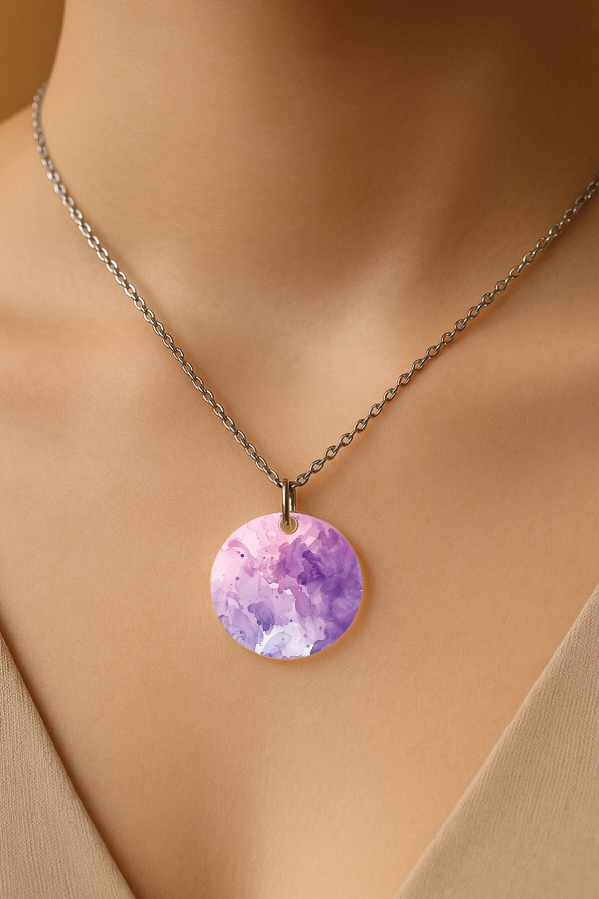 Cekuonline Şeffaf Sert Akrilik Kolye Ucu ve Üzeri Zincirli Desenli Kolye Benoo