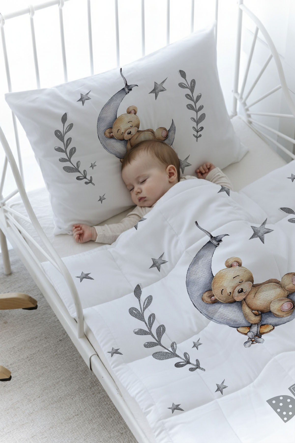 Tuğba Kuğu Organik Baskılı Bebek (100x150) Yorgan Seti - For Baby Serisi - Ayda Uyuyan Ayı fotoğrafı 2 (önizleme)