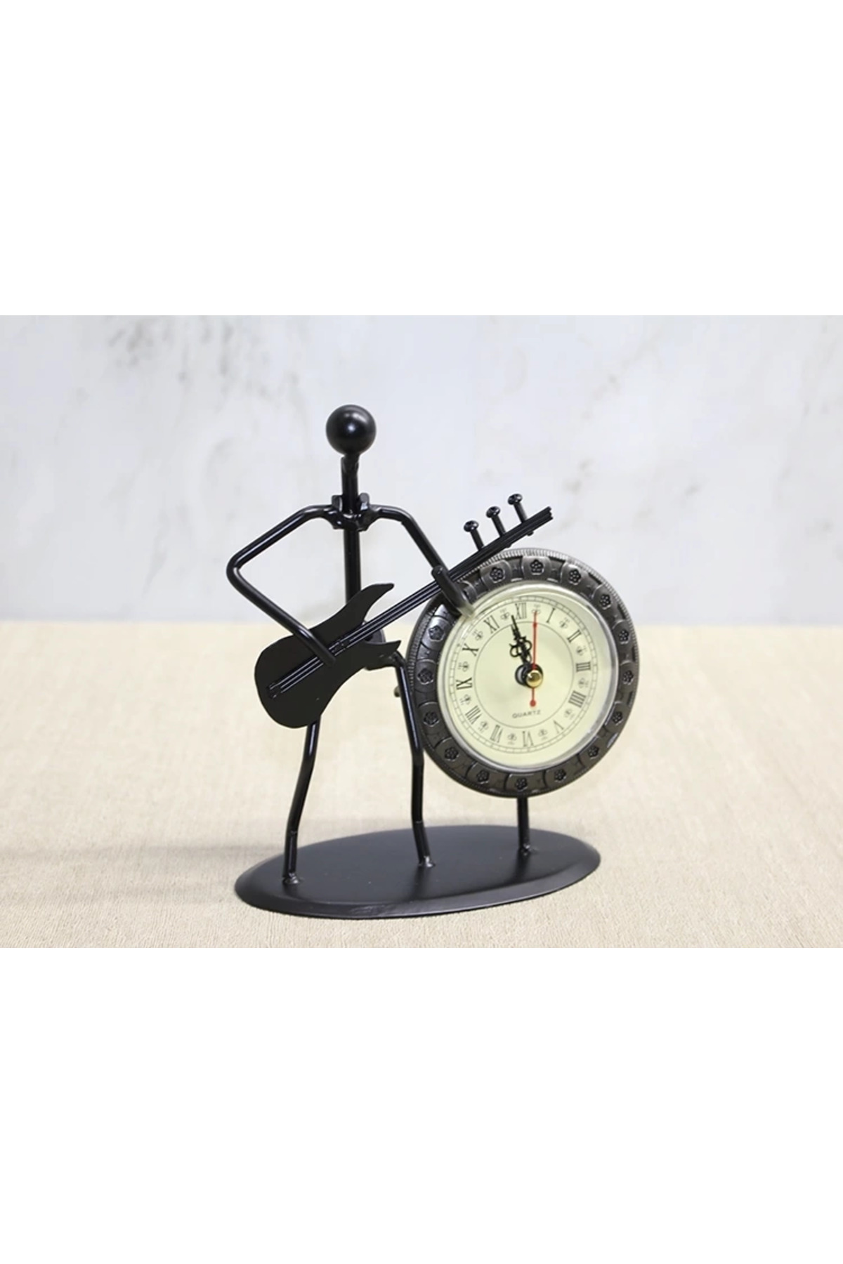 Epilons Metal Saatli Gitar Çalan Müzisyen Alk4334