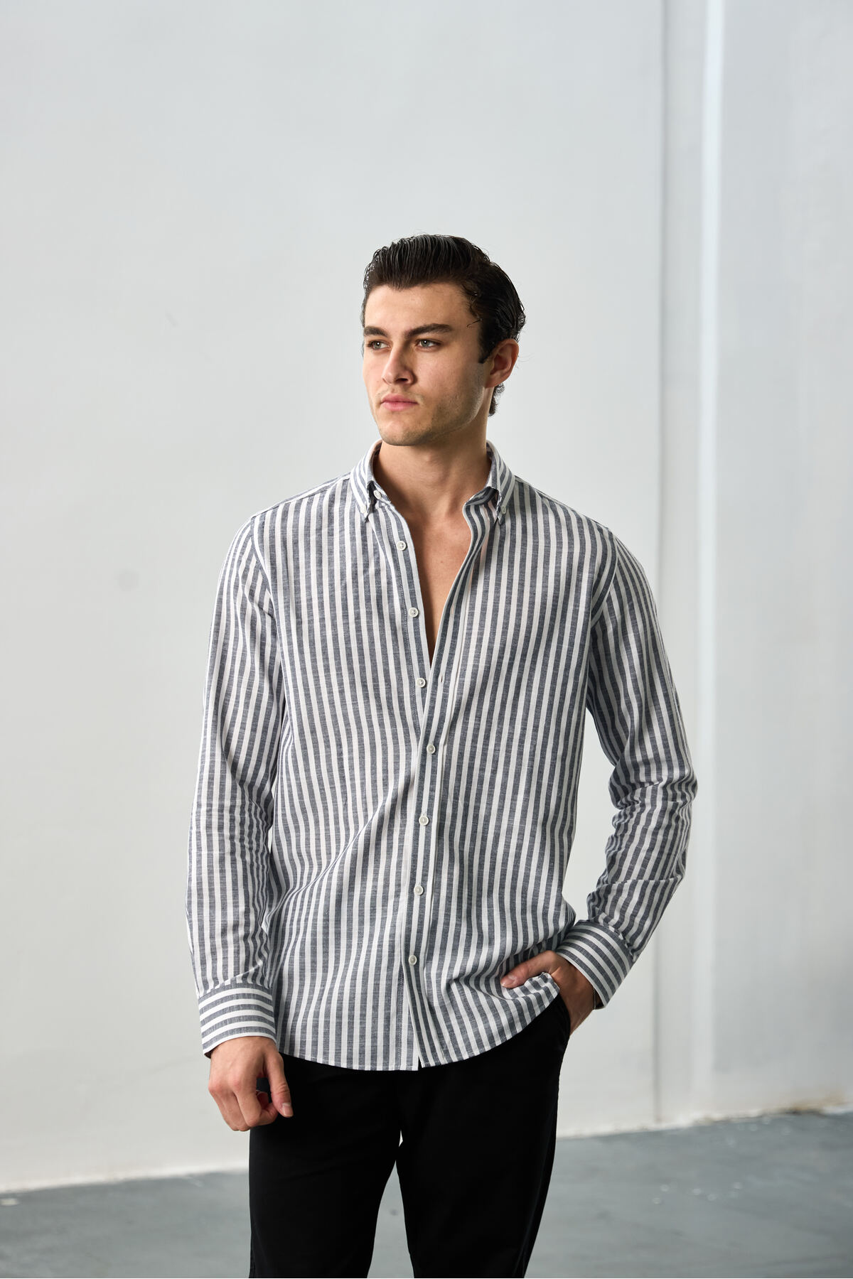 Sulti  Slim Fit Siyah Çizgili Düğmeli Yaka %100 Pamuk Flamlı Keten Görünümlü Gömlek