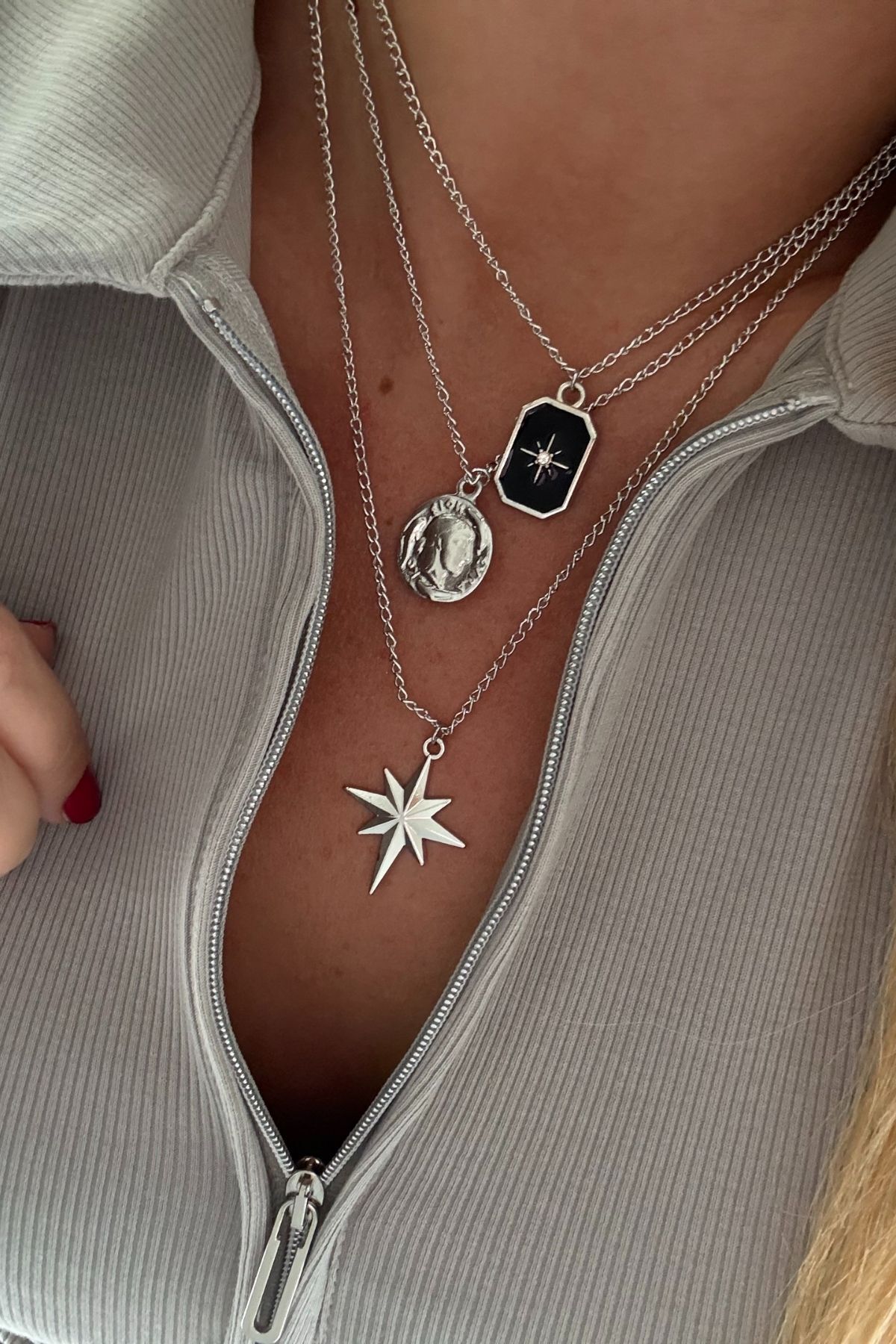 Trendy Butik Kutup, Madalyon ve Mineli Üçlü Kolye Kombini