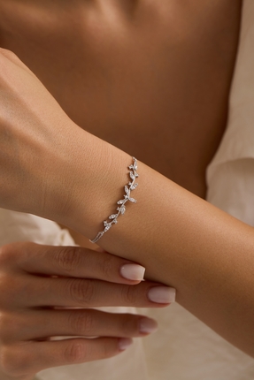 NEREZE 925 Ayar Gümüş Rodyum Kaplama Mekik Taşlı Zarif Sarmaşık Bileklik