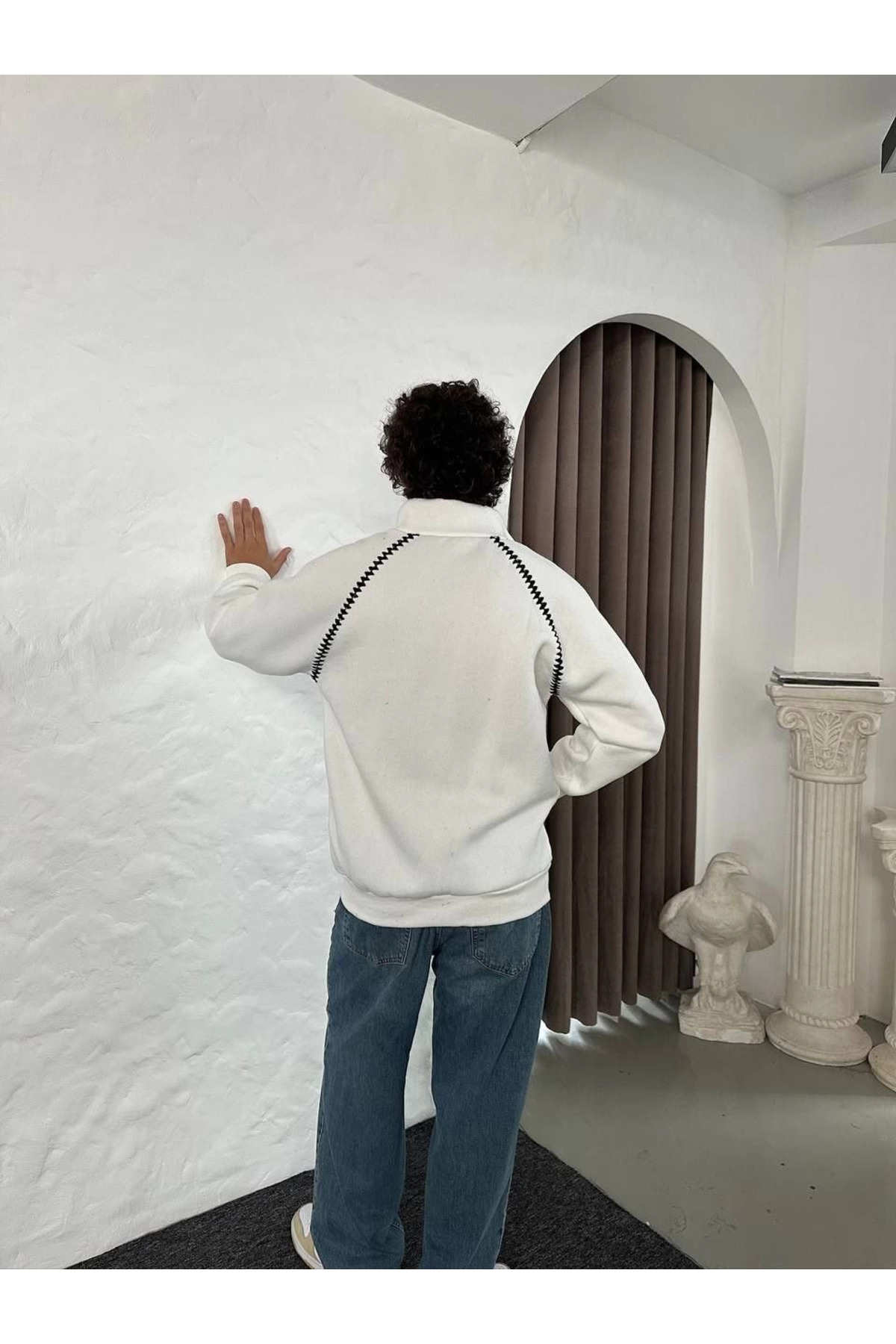 pilelistore Oversize Dik Yaka Fermuarlı Sweatshirt - Zincir Nakışli Kanguru Cepli - Beyaz fotoğrafı 5 (önizleme)