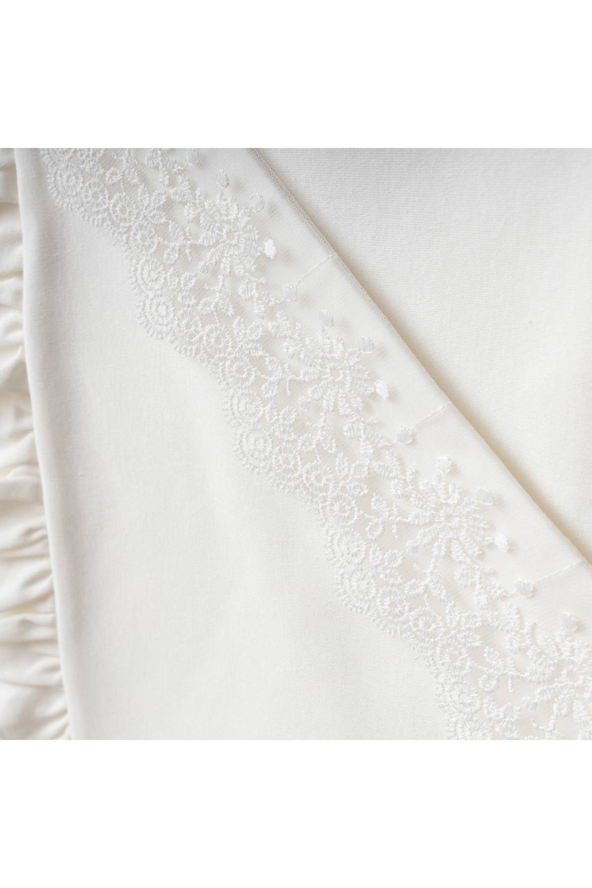 Mert Baby Laura Dantel ve Fırfır Detaylı 3'lü Organik Hastane Çıkış Seti %100 Pamuk Yenidoğan Kız Bebek fotoğrafı 5 (önizleme)