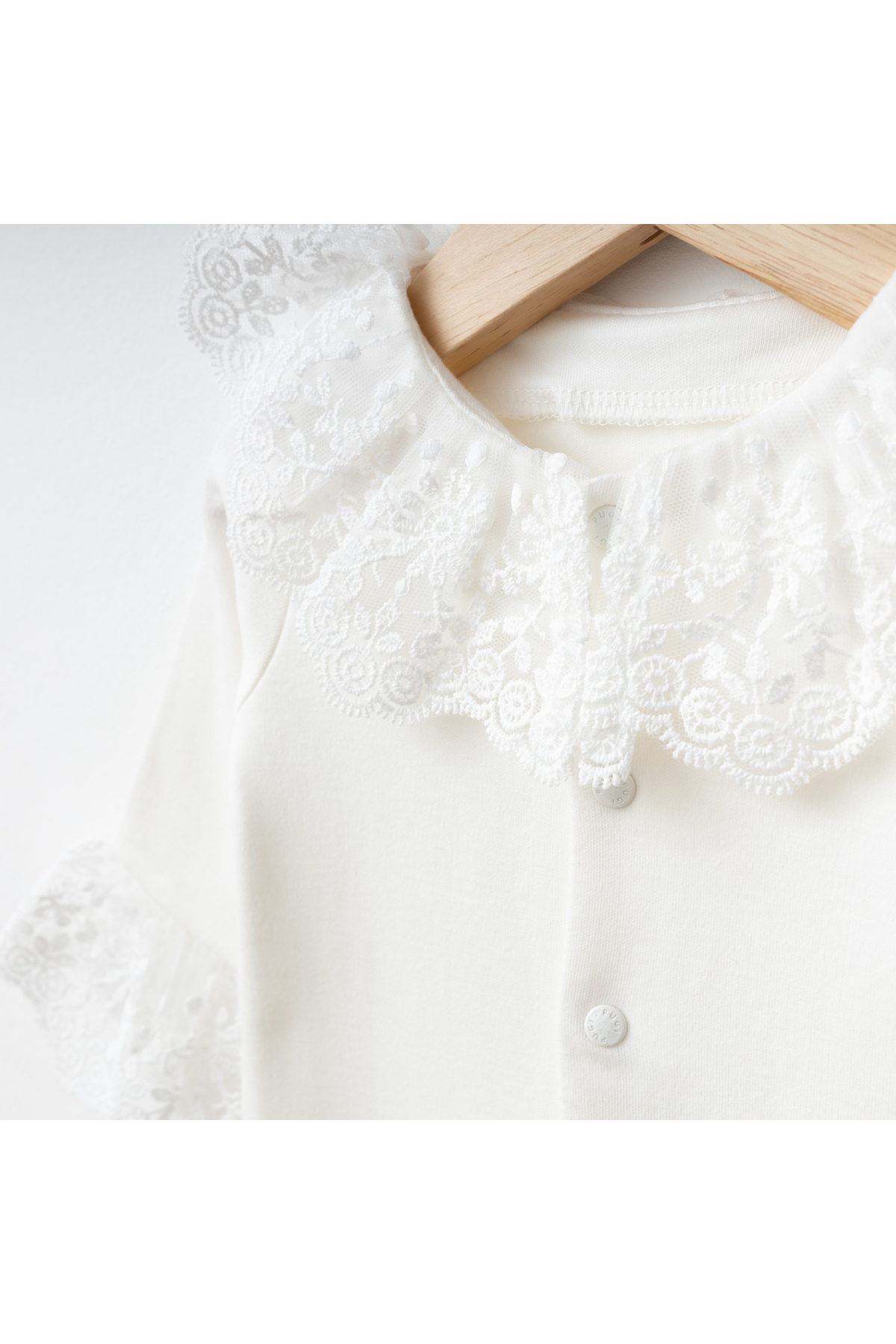 Mert Baby Laura Dantel ve Fırfır Detaylı 3'lü Organik Hastane Çıkış Seti %100 Pamuk Yenidoğan Kız Bebek fotoğrafı 3 (önizleme)