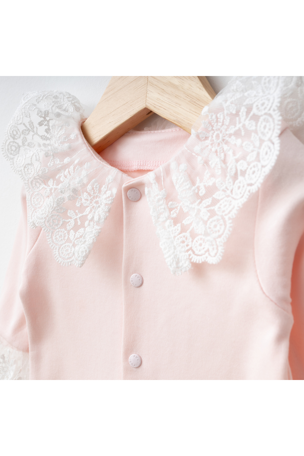 Mert Baby Laura Dantel ve Fırfır Detaylı 3'lü Organik Hastane Çıkış Seti %100 Pamuk Yenidoğan Kız Bebek fotoğrafı 3 (önizleme)