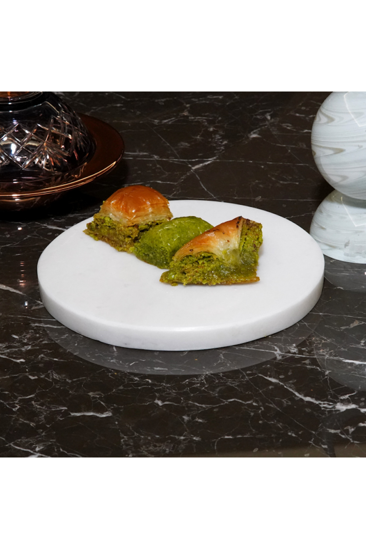 Koçak Baklava Karışık 4 Kg'lık Tepsi ( Fiyata Tepsi Bedeli Dahildir )