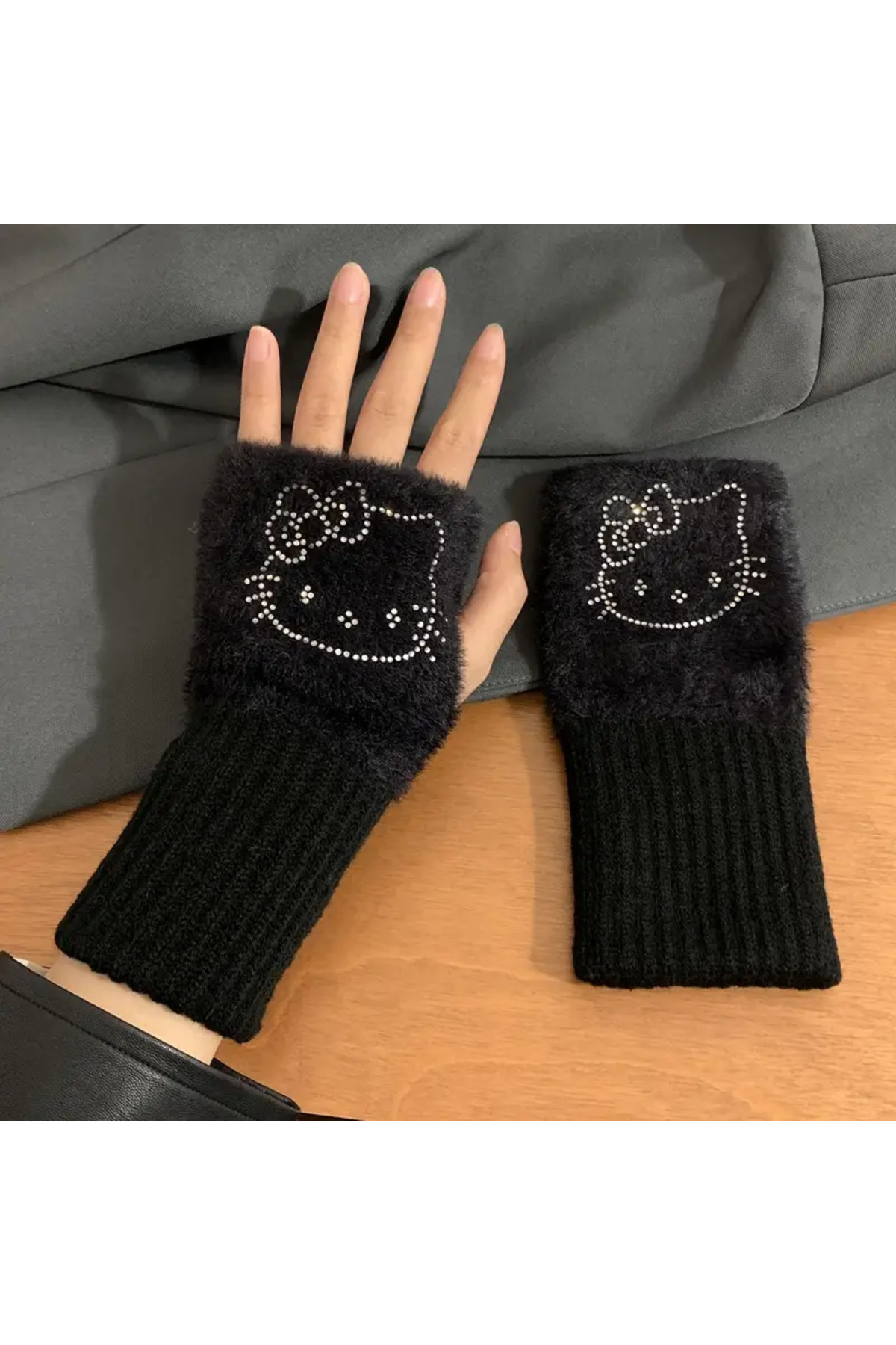 Gofeel Sanrio Hello Kity Taş İşlemeli Kadın Kışlık Parmaksız Siyah Eldiven