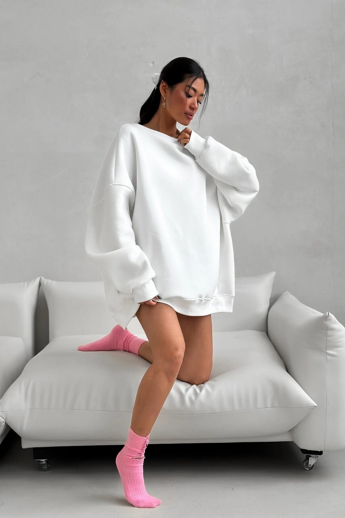 The Champ Clothing  Kadın Oversize Sweatshirt Elbise Basic Beyaz – Bisiklet Yaka, 3 İplik Şardonlu Polar - Görsel 3