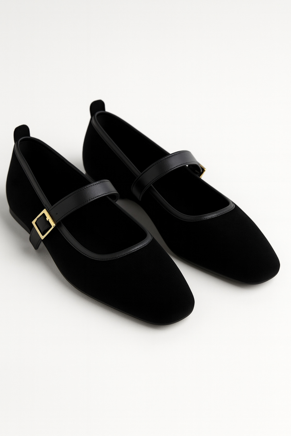 حذاء ماري جين مخملي أسود اللون بمشبك 1 سم للنساء B...