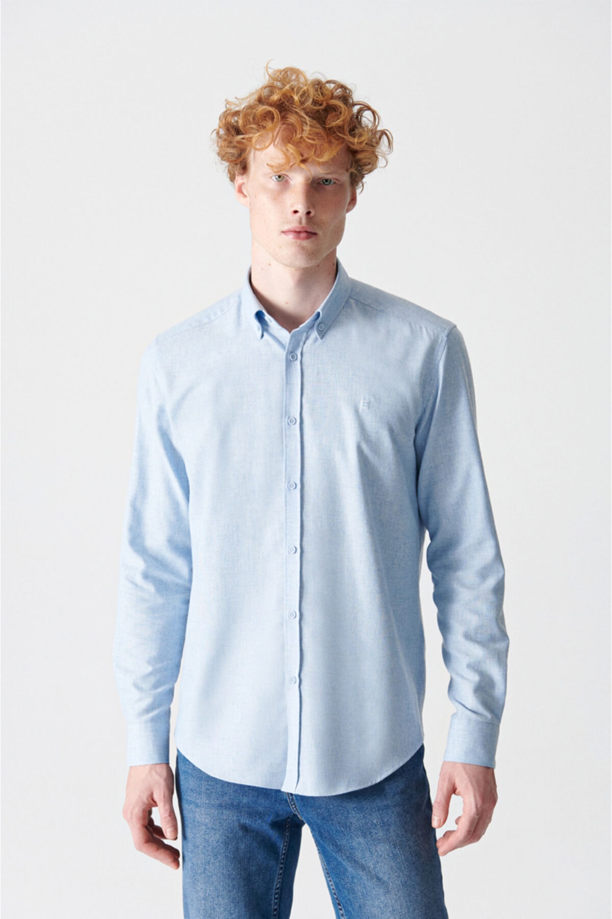 Erkek Açık Mavi Düz Düğmeli Yaka Comfort Fit Gömlek E002003