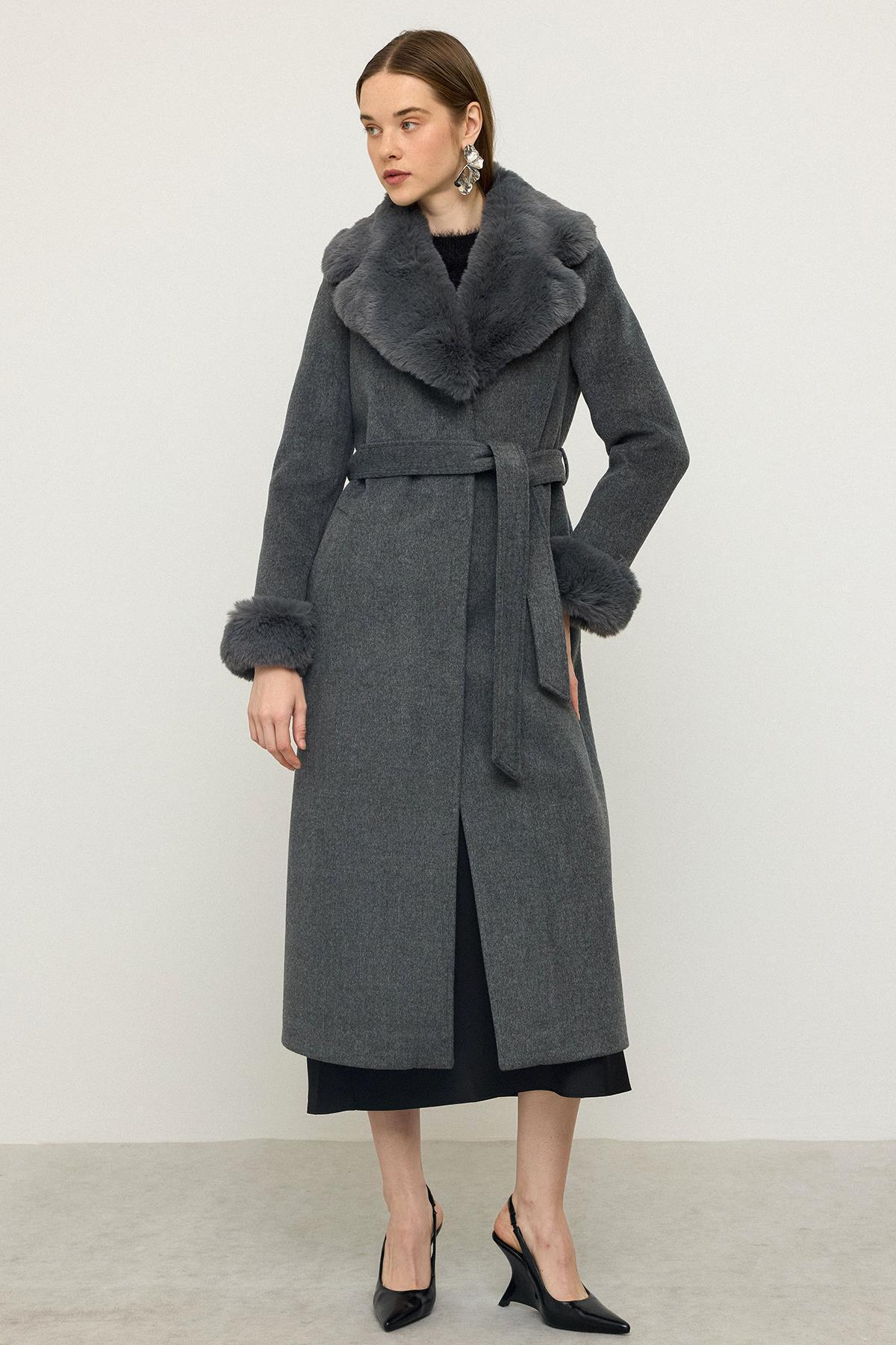 Olcay Ceket Yaka Yakası ve Kolları Çıkabilen Kürklü Uzun Kaban KOYU GRİ 3088