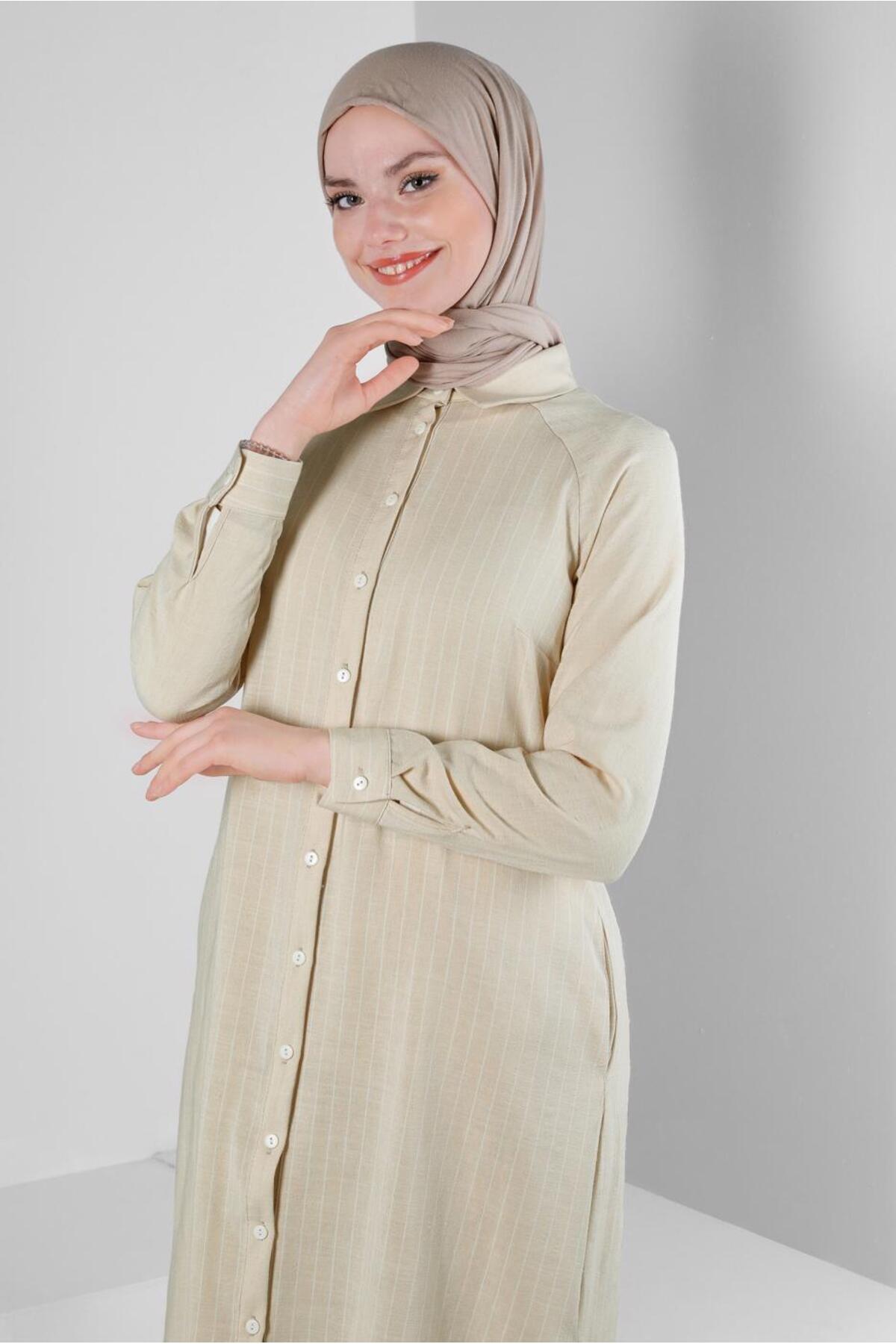 آلوینا تونیک دکمهدار با چاکهای کناری راهراه کد ۴۳۶۰۳ آلوینا تونیک دکمهدار با چاکهای کناری راهراه کد ۴۳۶۰۳