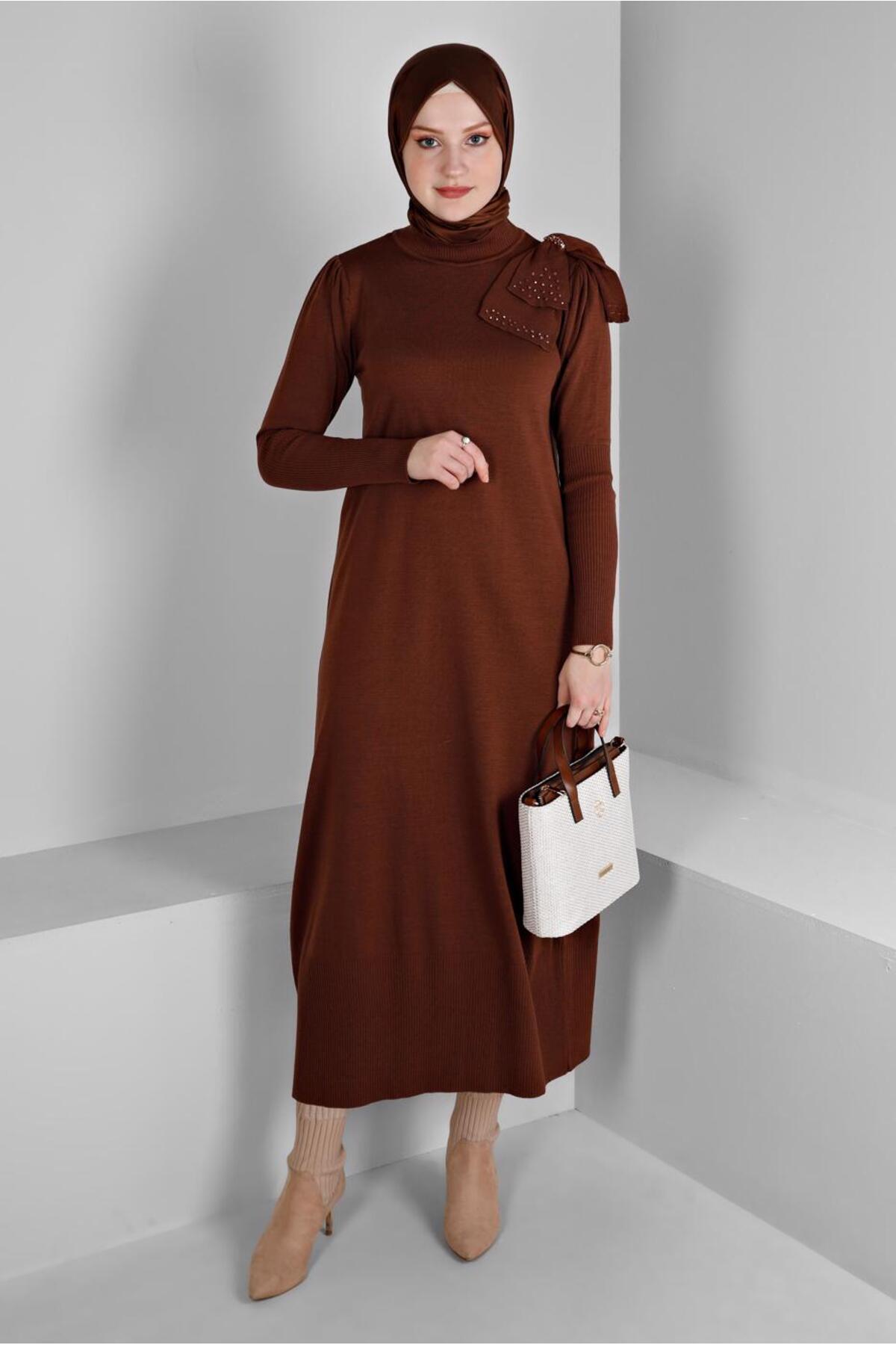 آلوینا لباس بافتنی پاپیونی طرح دار ۴۳۲۰۰ آلوینا لباس بافتنی پاپیونی طرح دار ۴۳۲۰۰