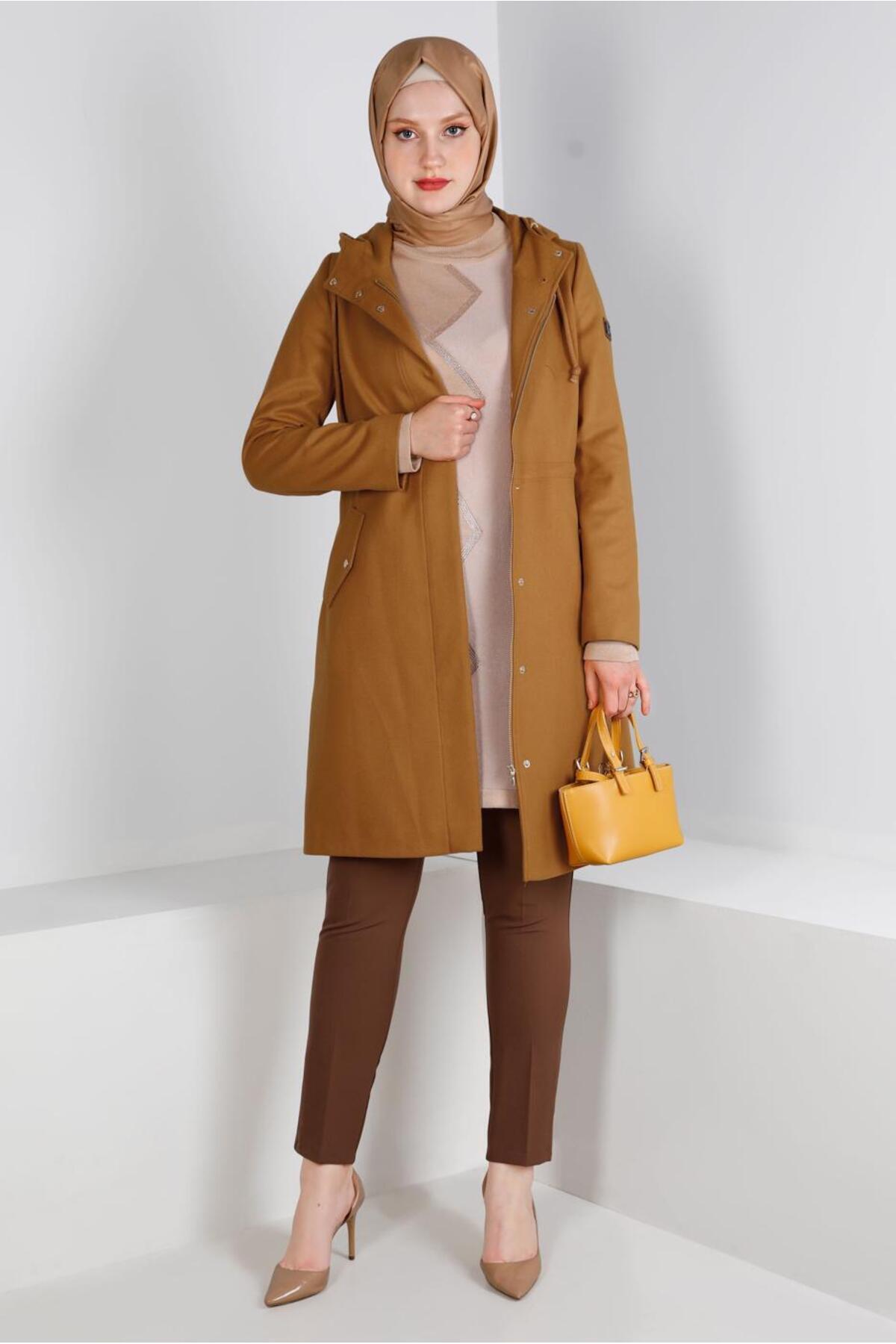 آلوینا کت زیپدار کلاهدار با جیب، جزئیات ۹۰۳۷۸ آلوینا کت زیپدار کلاهدار با جیب، جزئیات ۹۰۳۷۸